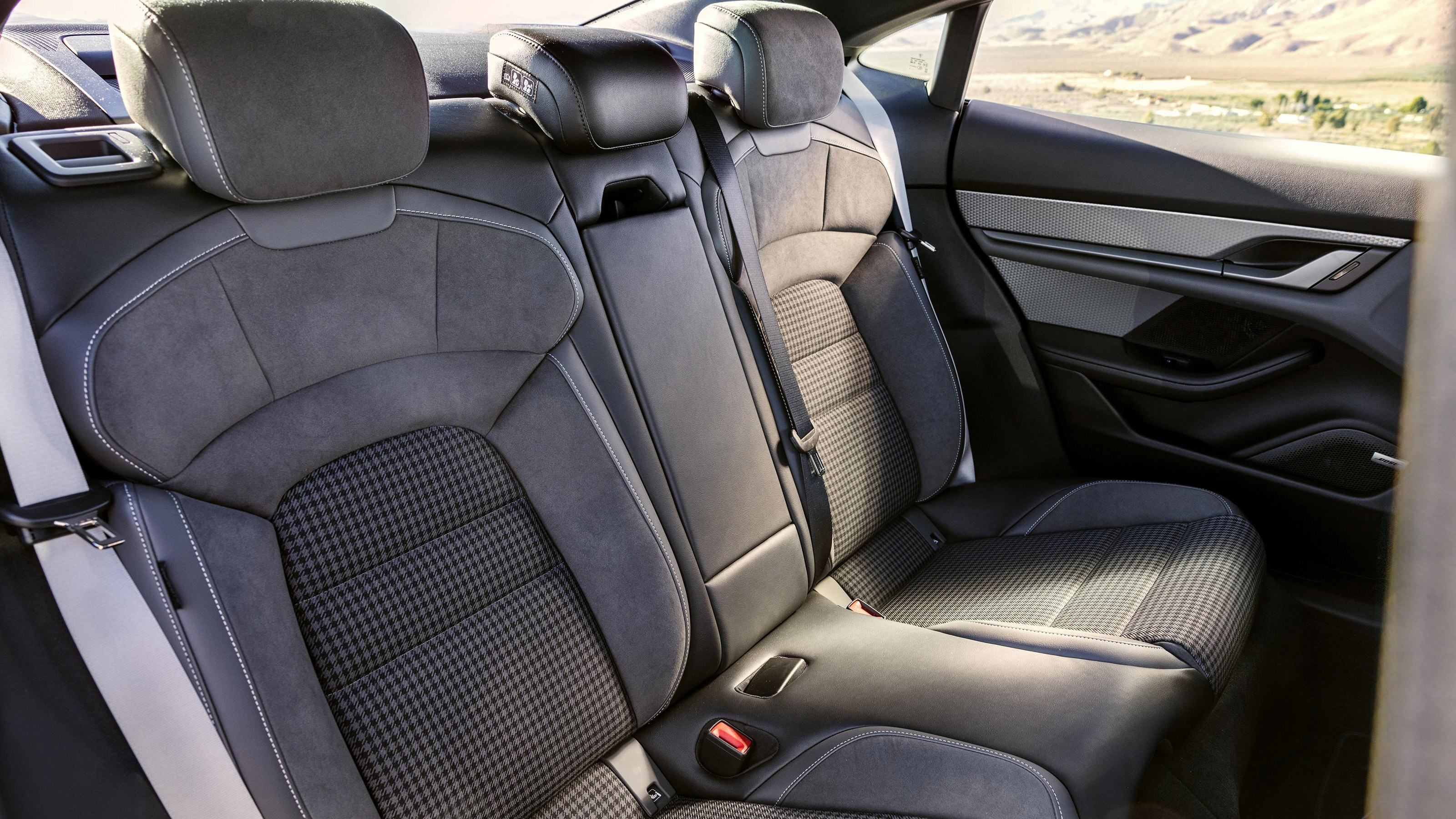 Porsche Taycan 4S facelift - rear seats