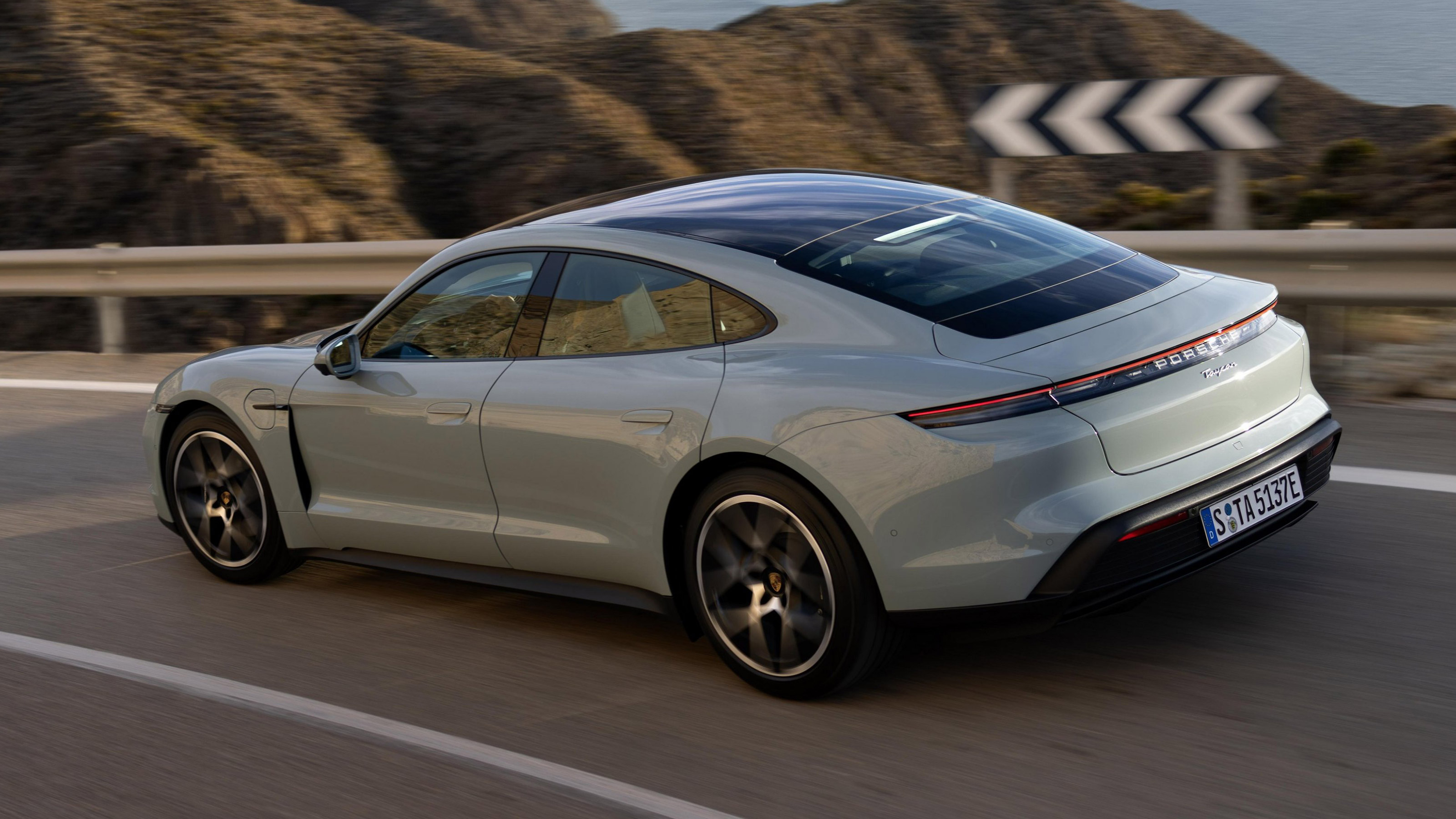 Porsche Taycan 4S facelift - rear action