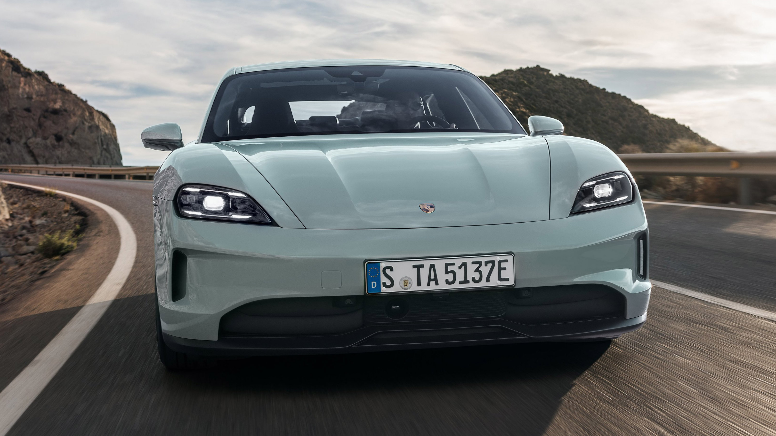 Porsche Taycan 4S facelift - full front