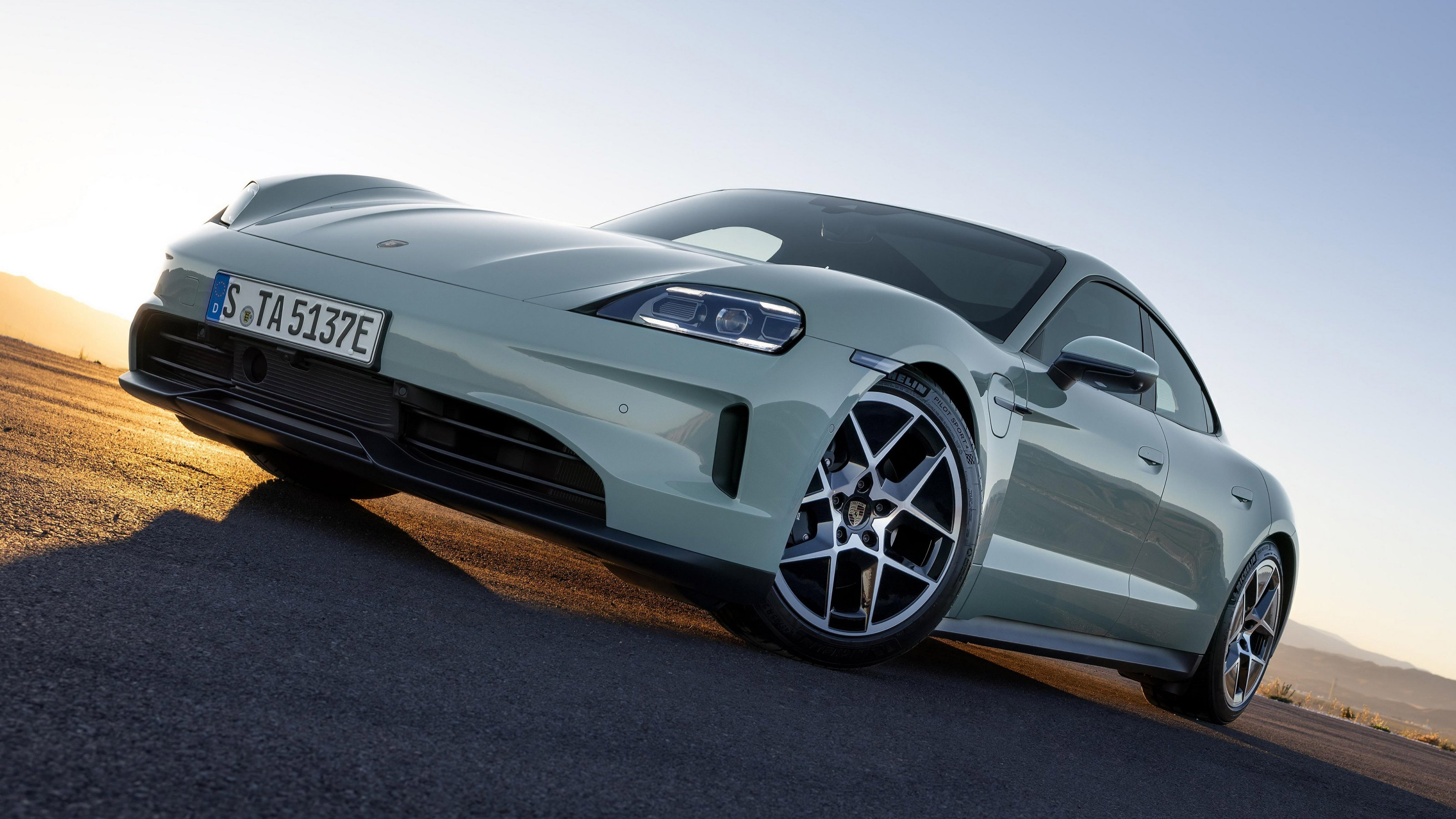 Porsche Taycan 4S facelift - front static