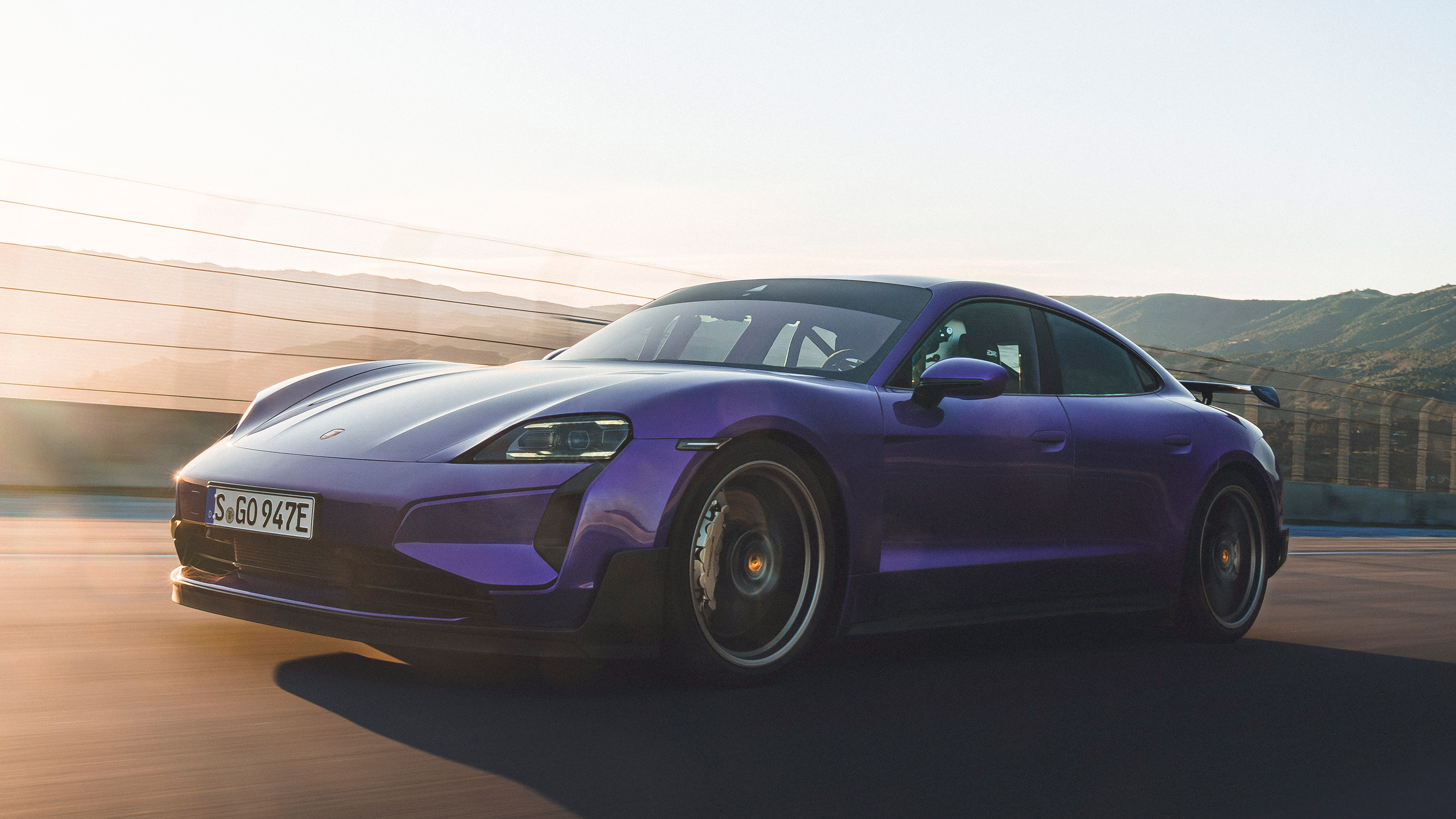 Porsche Taycan Turbo GT - front tracking