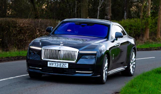 Rolls-Royce Spectre - front cornering
