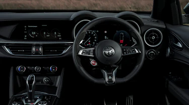 Alfa Romeo Stelvio Quadrifoglio - dash