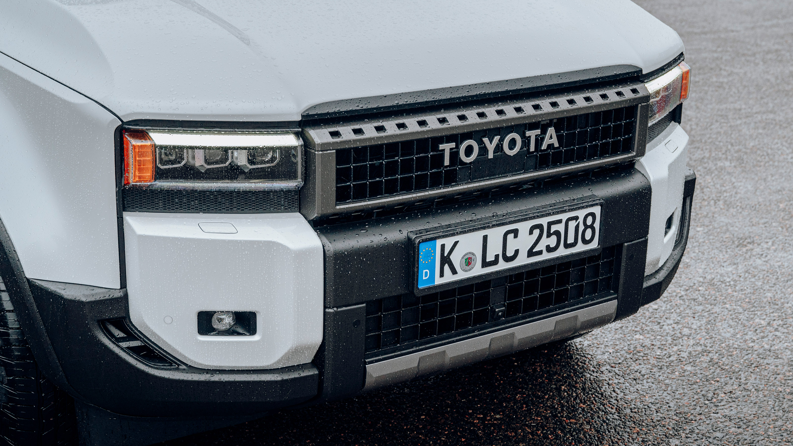 Toyota Land Cruiser - grille