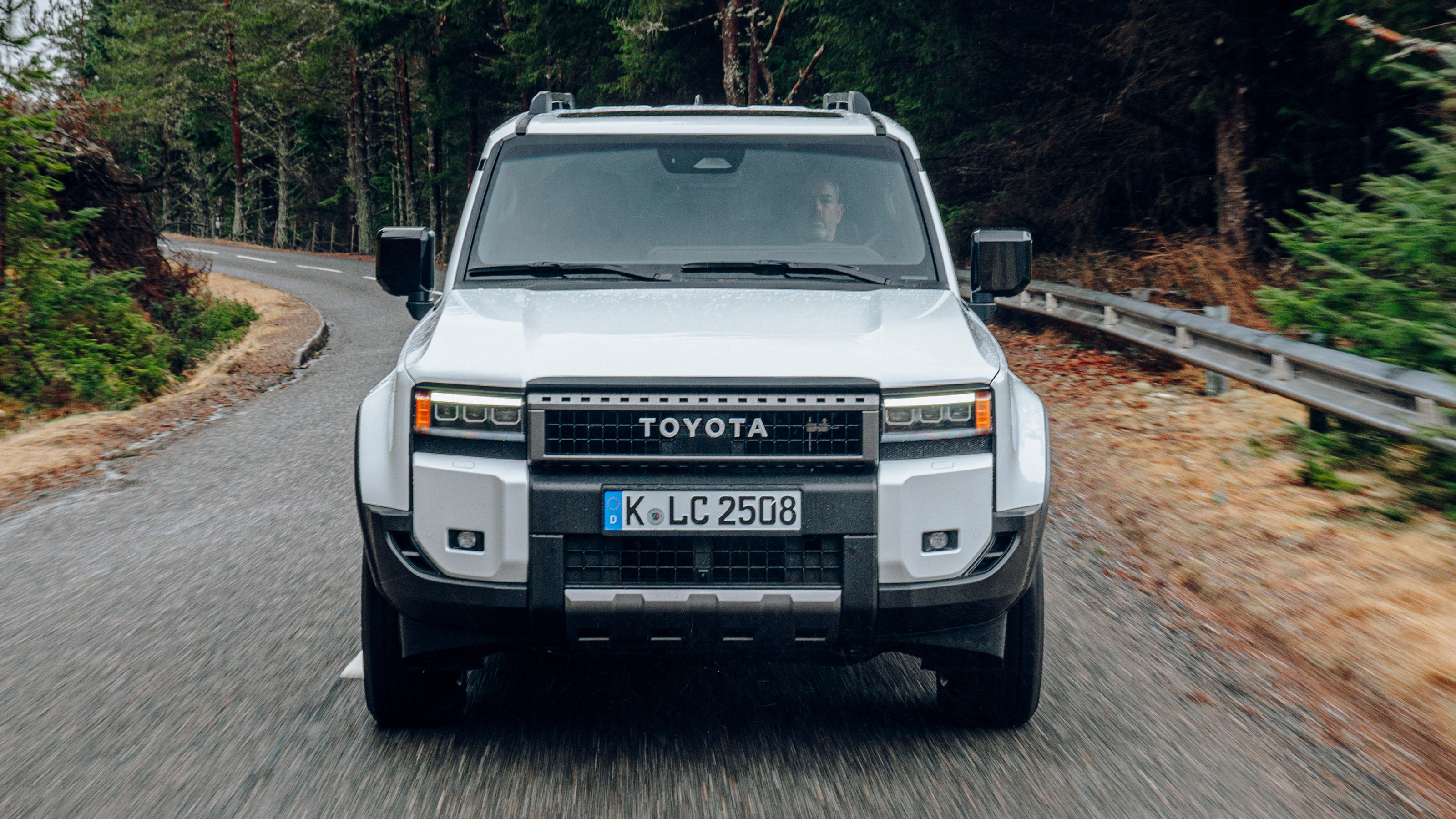 Toyota Land Cruiser - full front