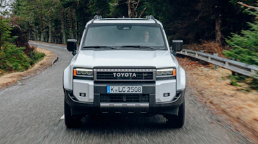 Toyota Land Cruiser - full front