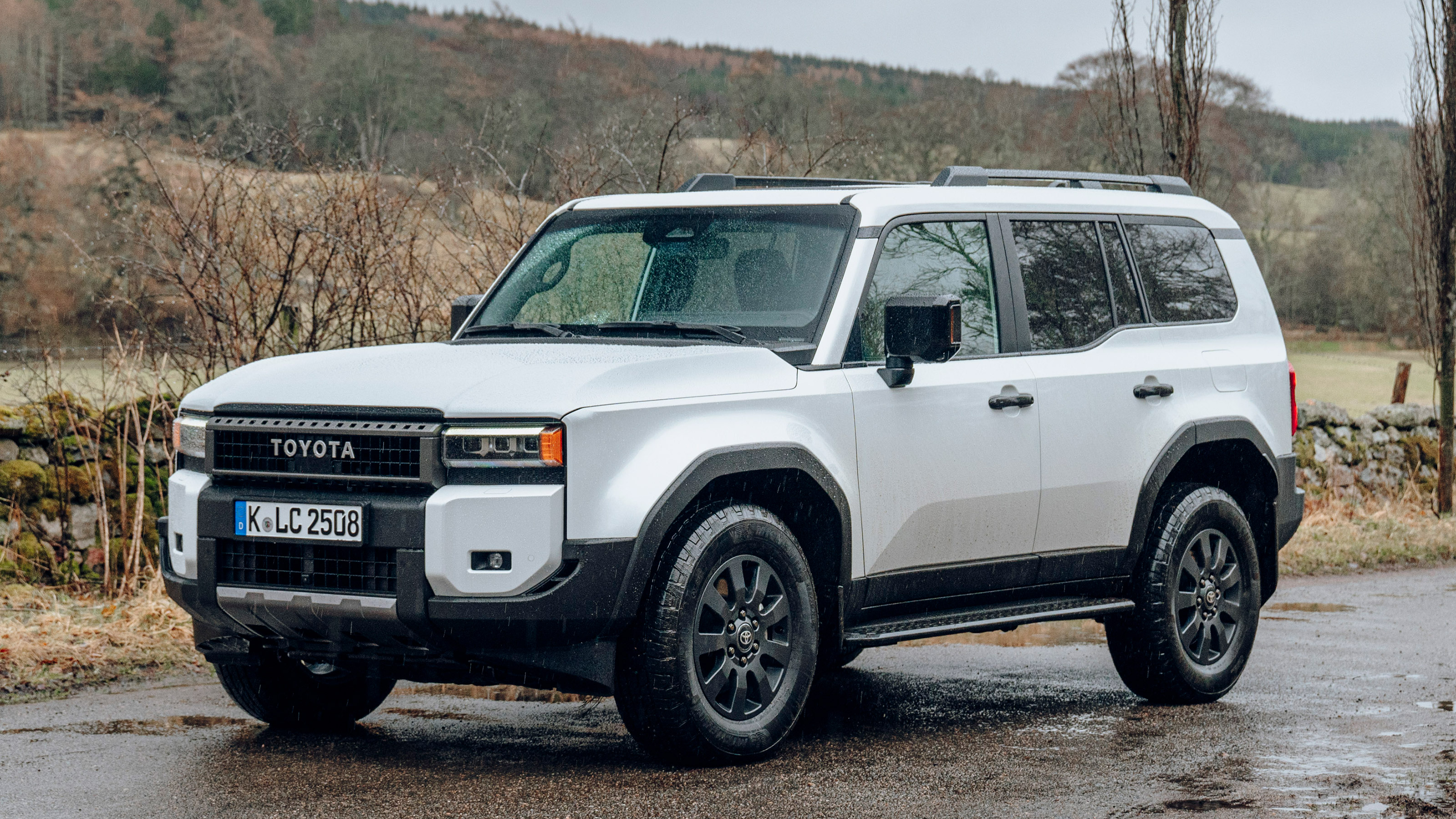 Toyota Land Cruiser - front static