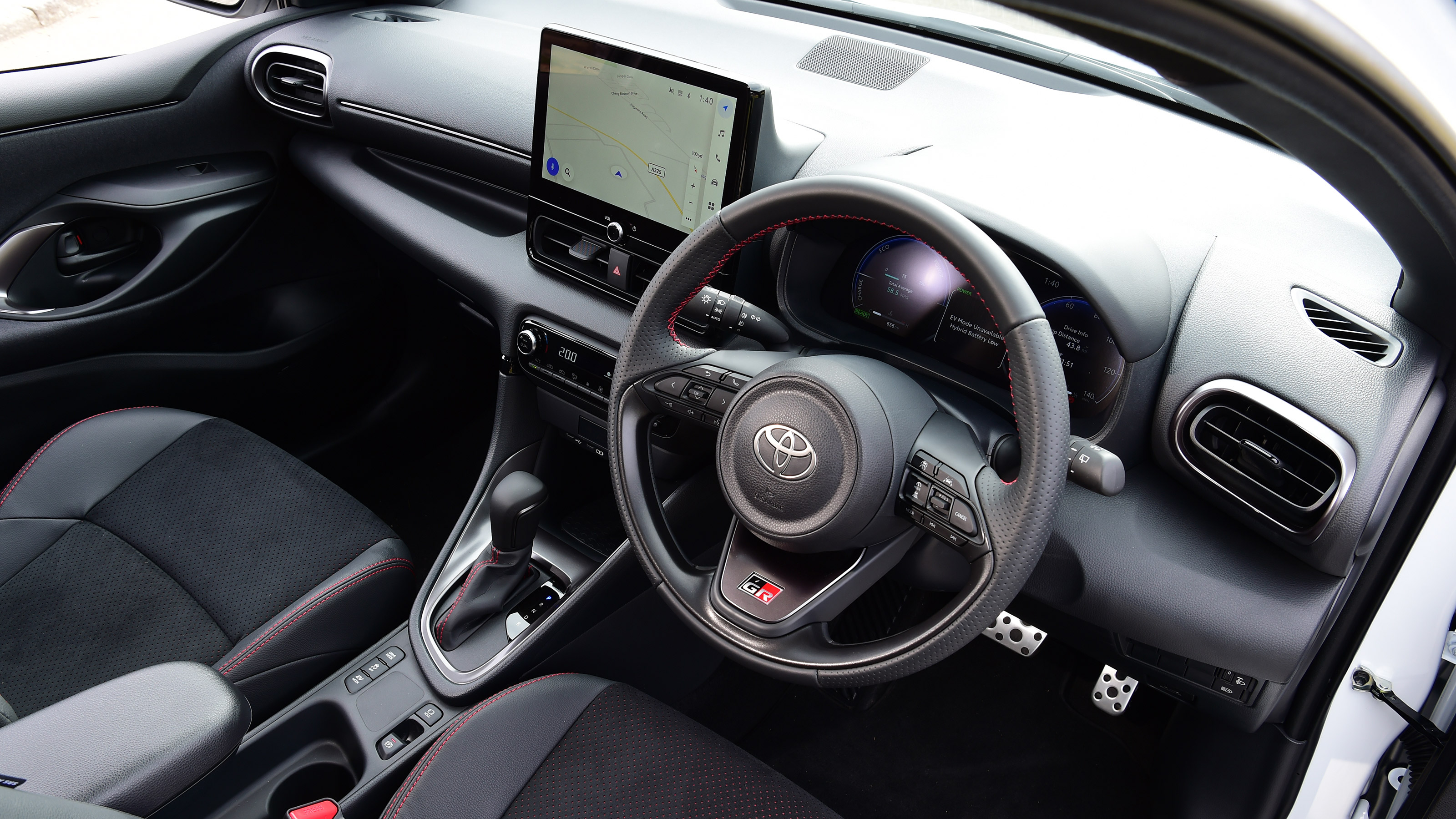 Toyota Yaris GR Sport hybrid - dash