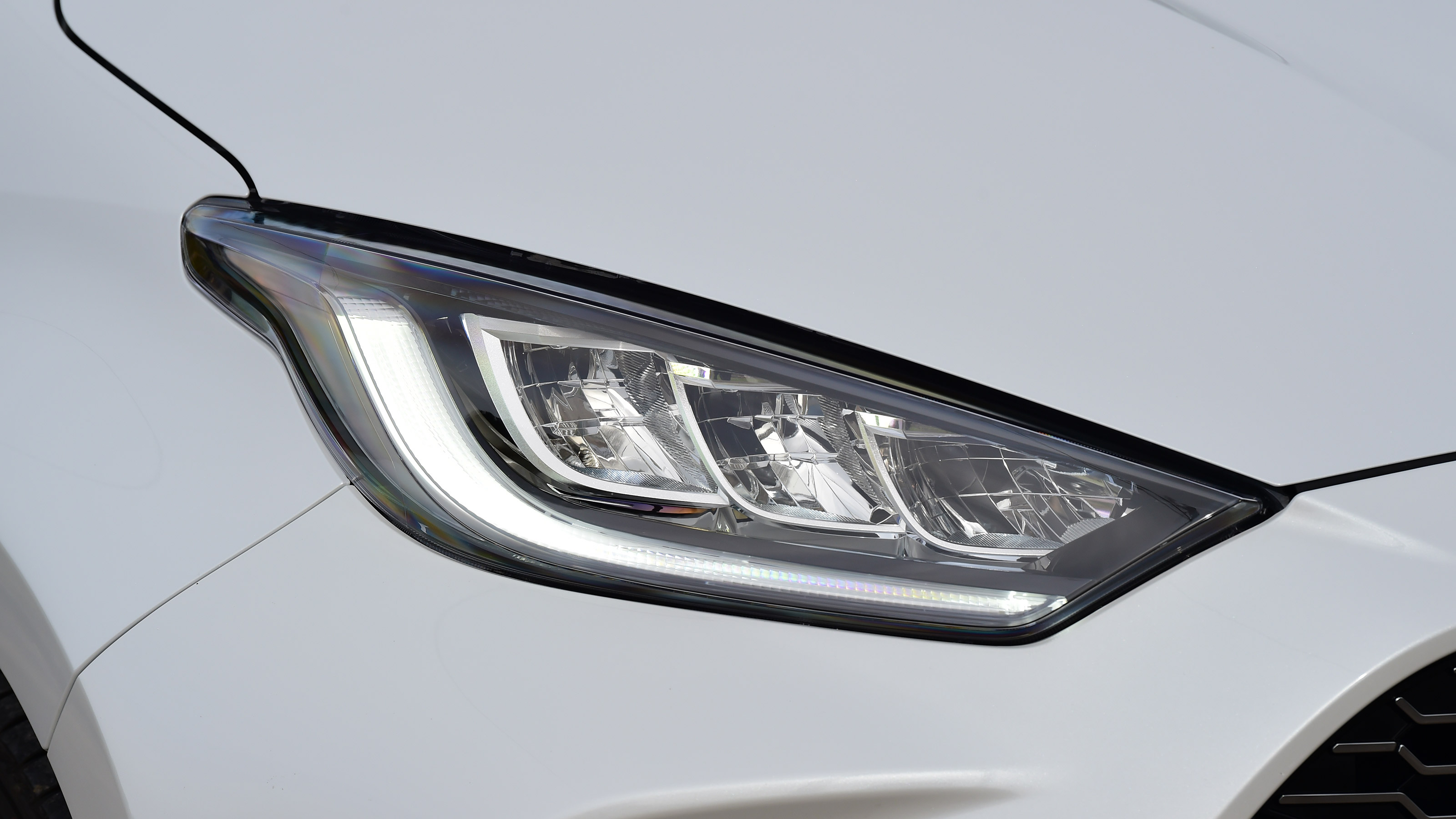 Toyota Yaris GR Sport hybrid - front light