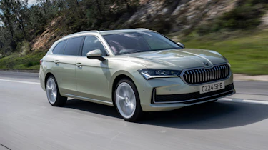 Skoda Superb Estate (Ice Tea Yellow) - front tracking