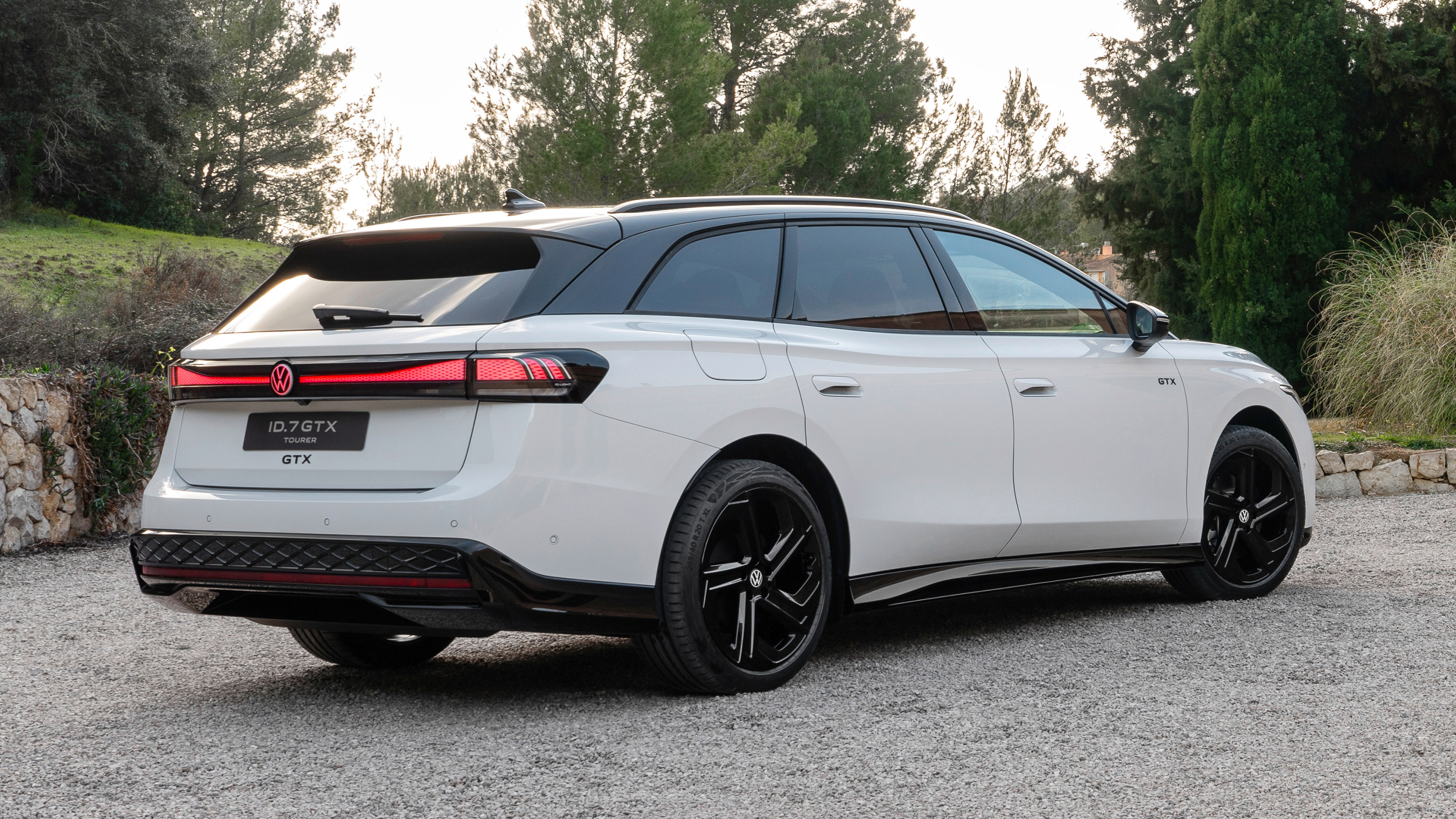 Volkswagen ID7 GTX Tourer - rear