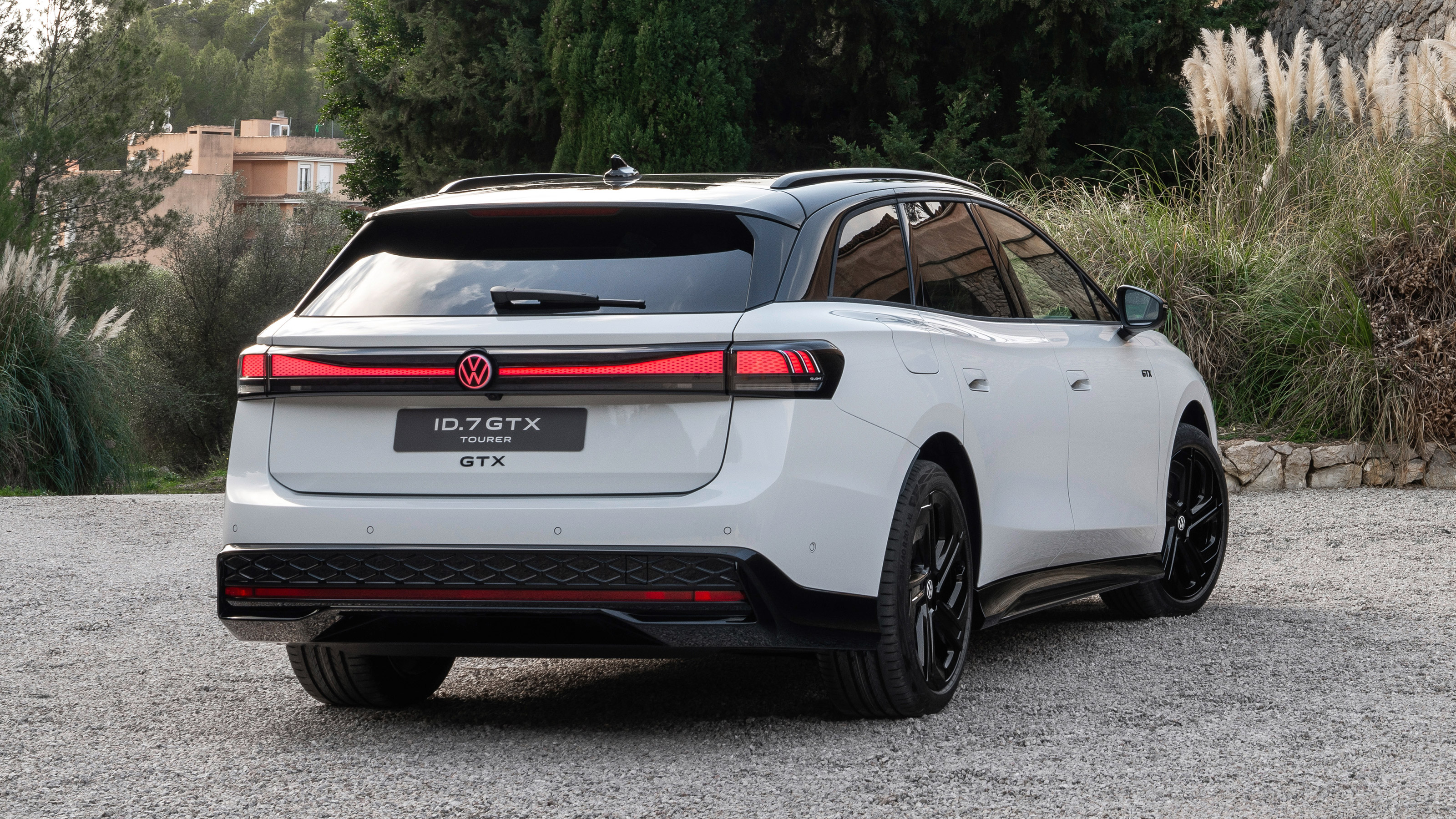 Volkswagen ID7 GTX Tourer - rear static