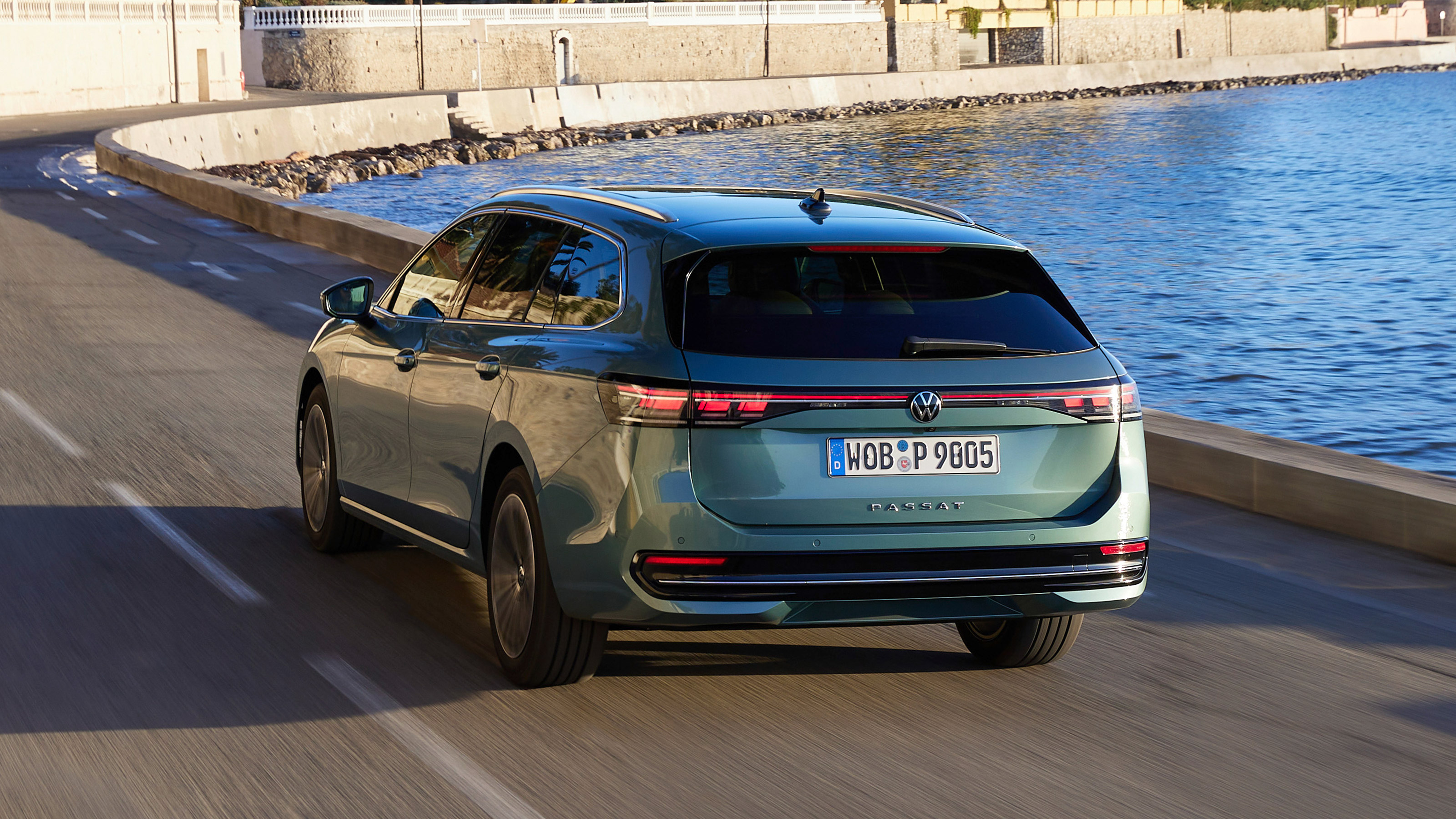 Volkswagen Passat - rear action