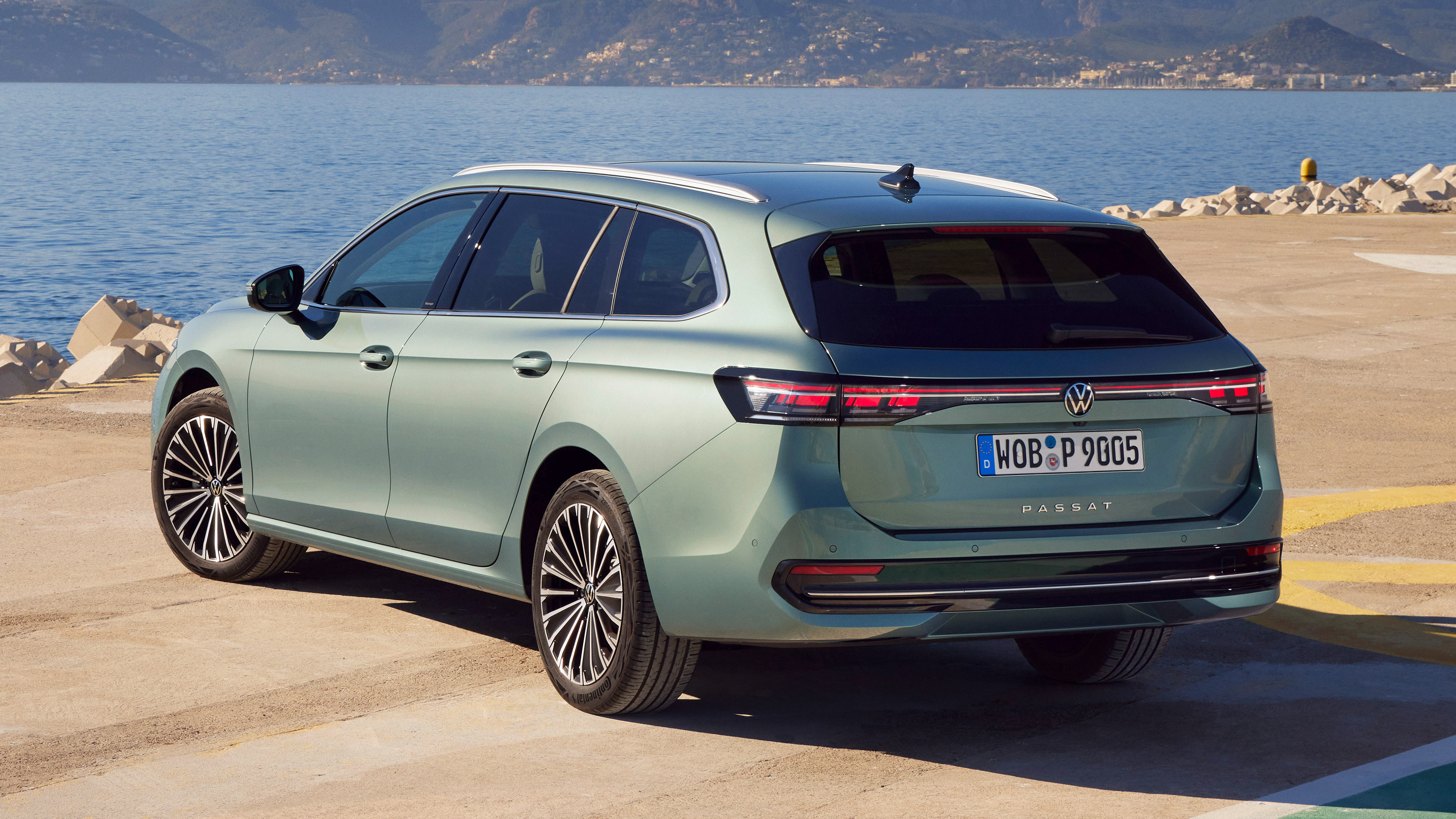 Volkswagen Passat - rear static