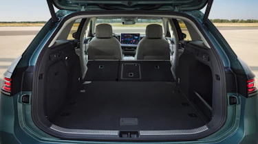 Volkswagen Passat - boot seats down