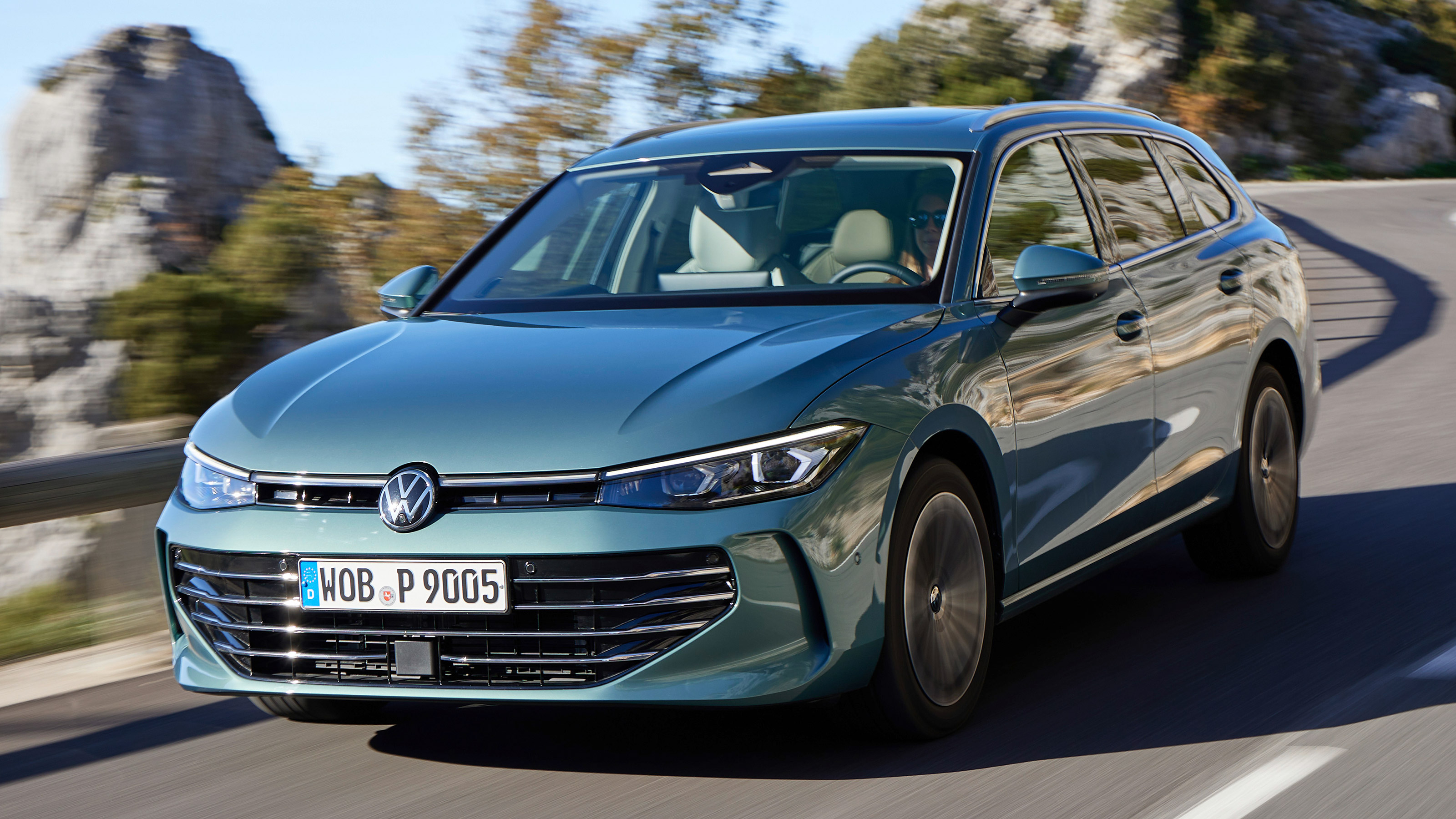 Volkswagen Passat - front