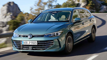 Volkswagen Passat - front