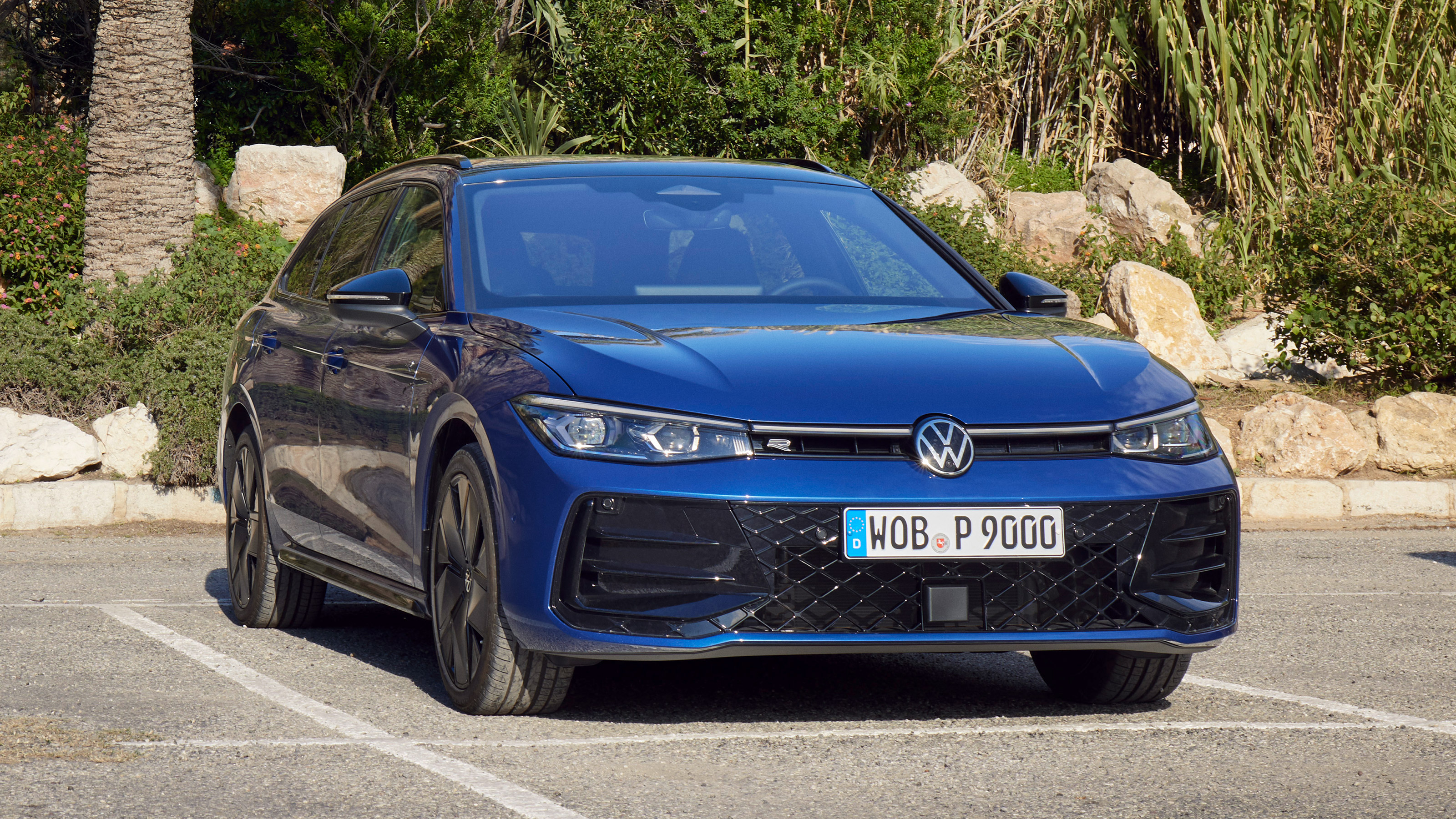 Volkswagen Passat PHEV - front static