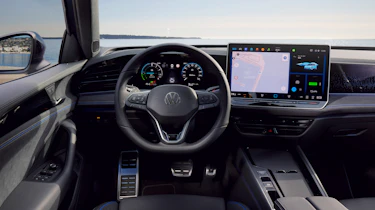 Volkswagen Passat PHEV - dash