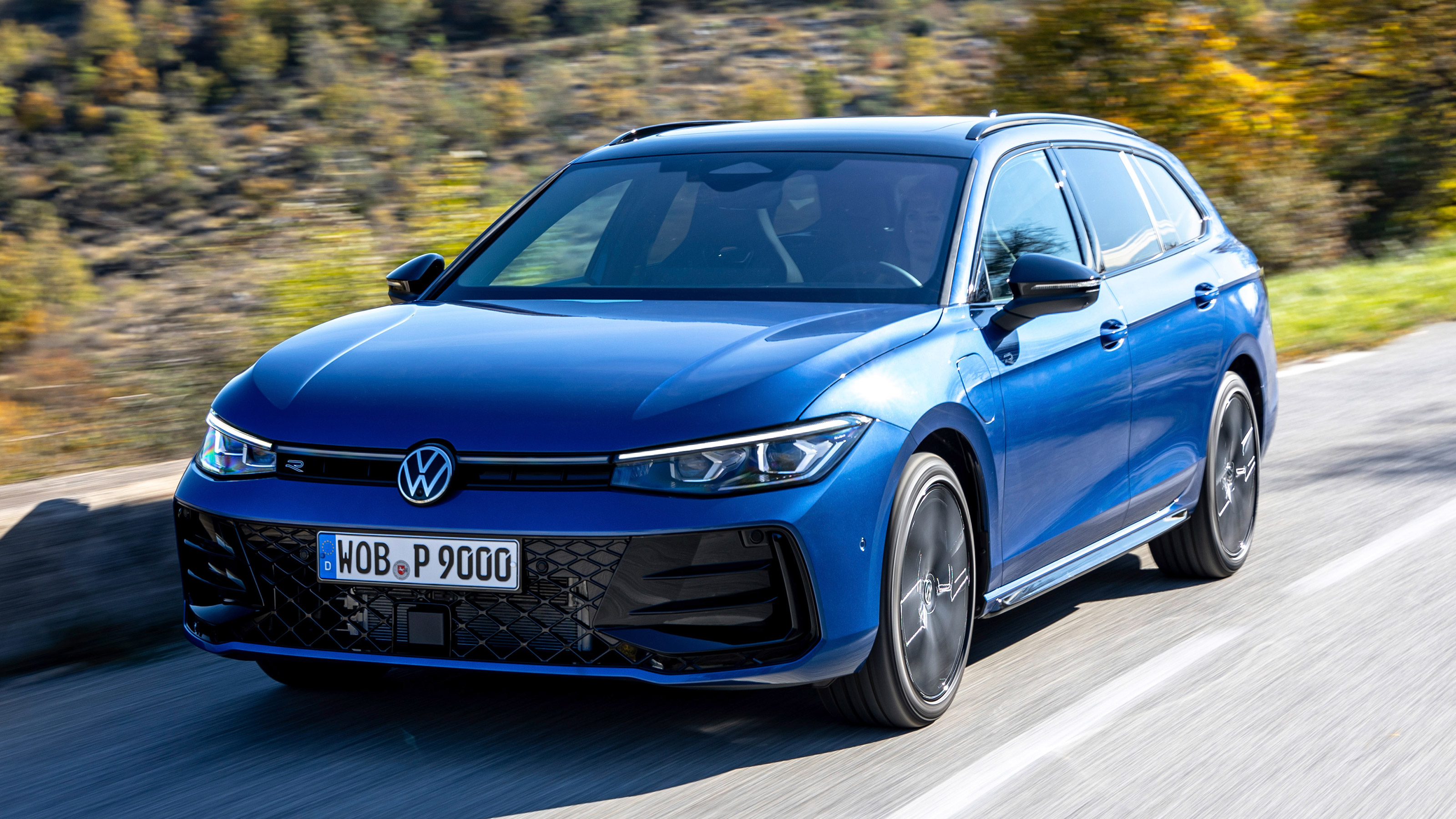 Volkswagen Passat PHEV - front action