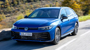 Volkswagen Passat PHEV - front action