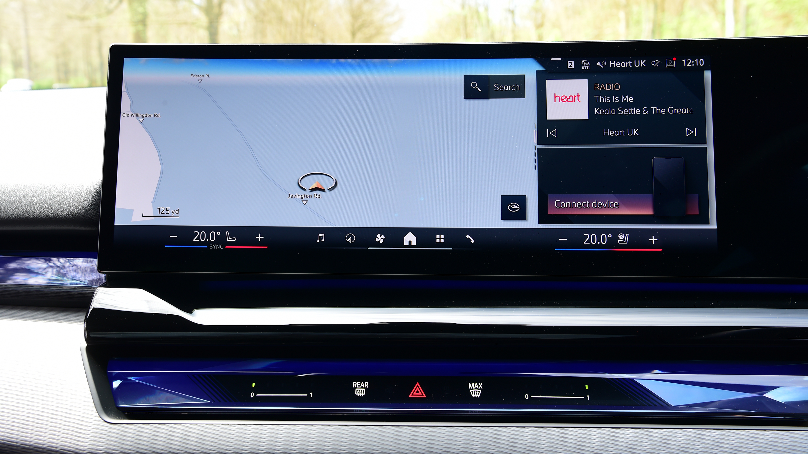 BMW 530e - infotainment screen