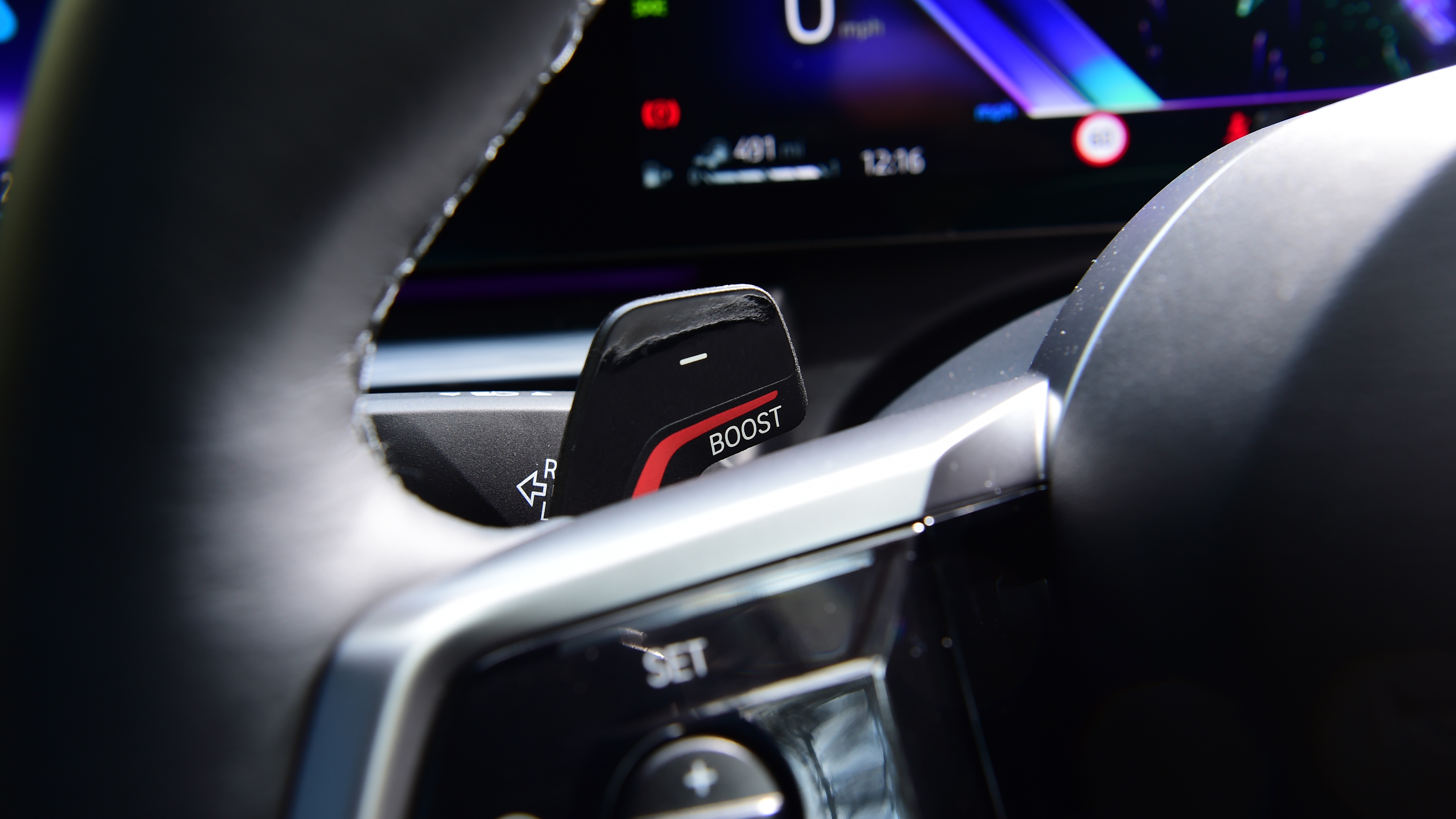 BMW 530e - regenerative braking adjustment paddle