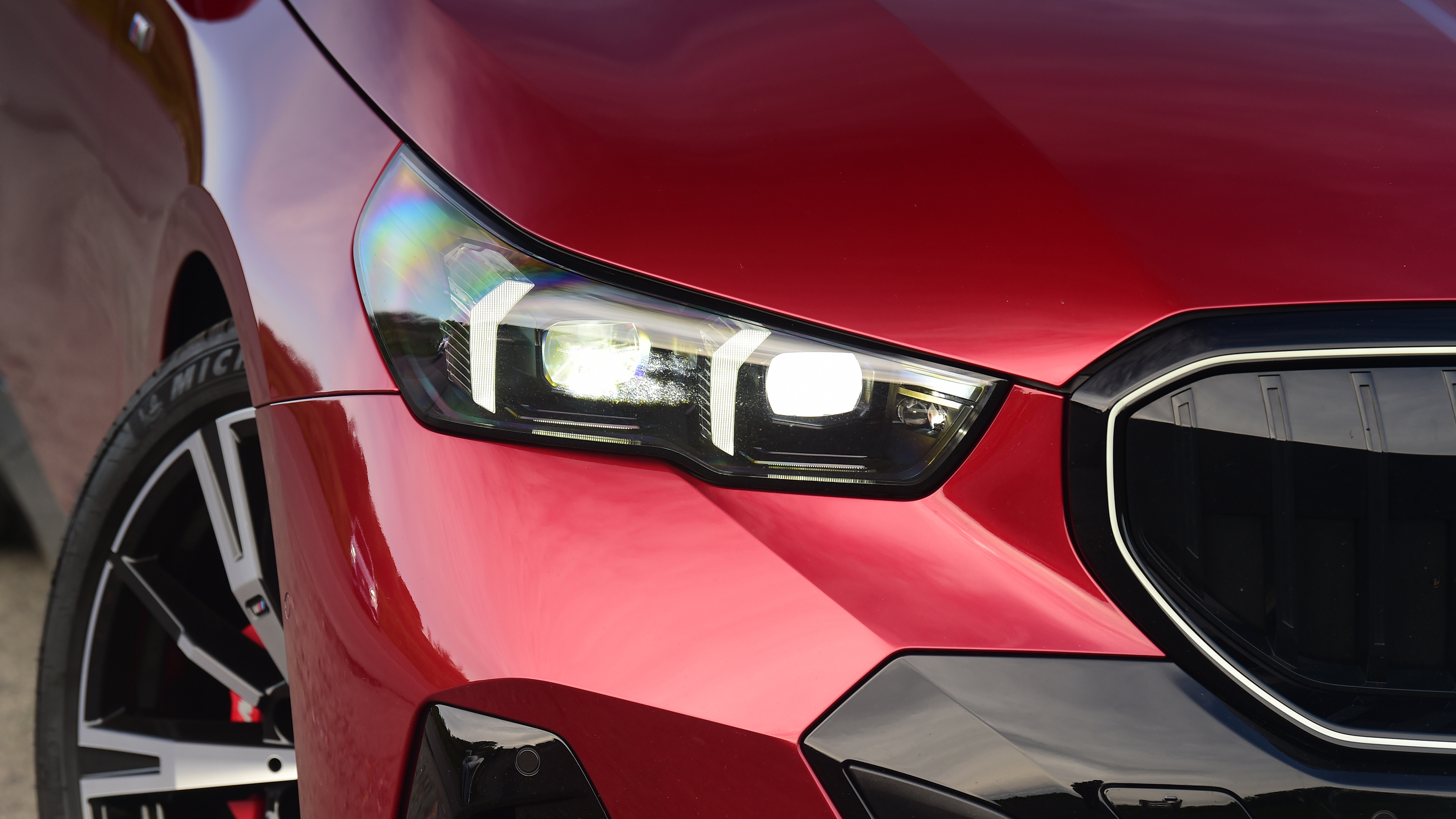 BMW 530e - headlight
