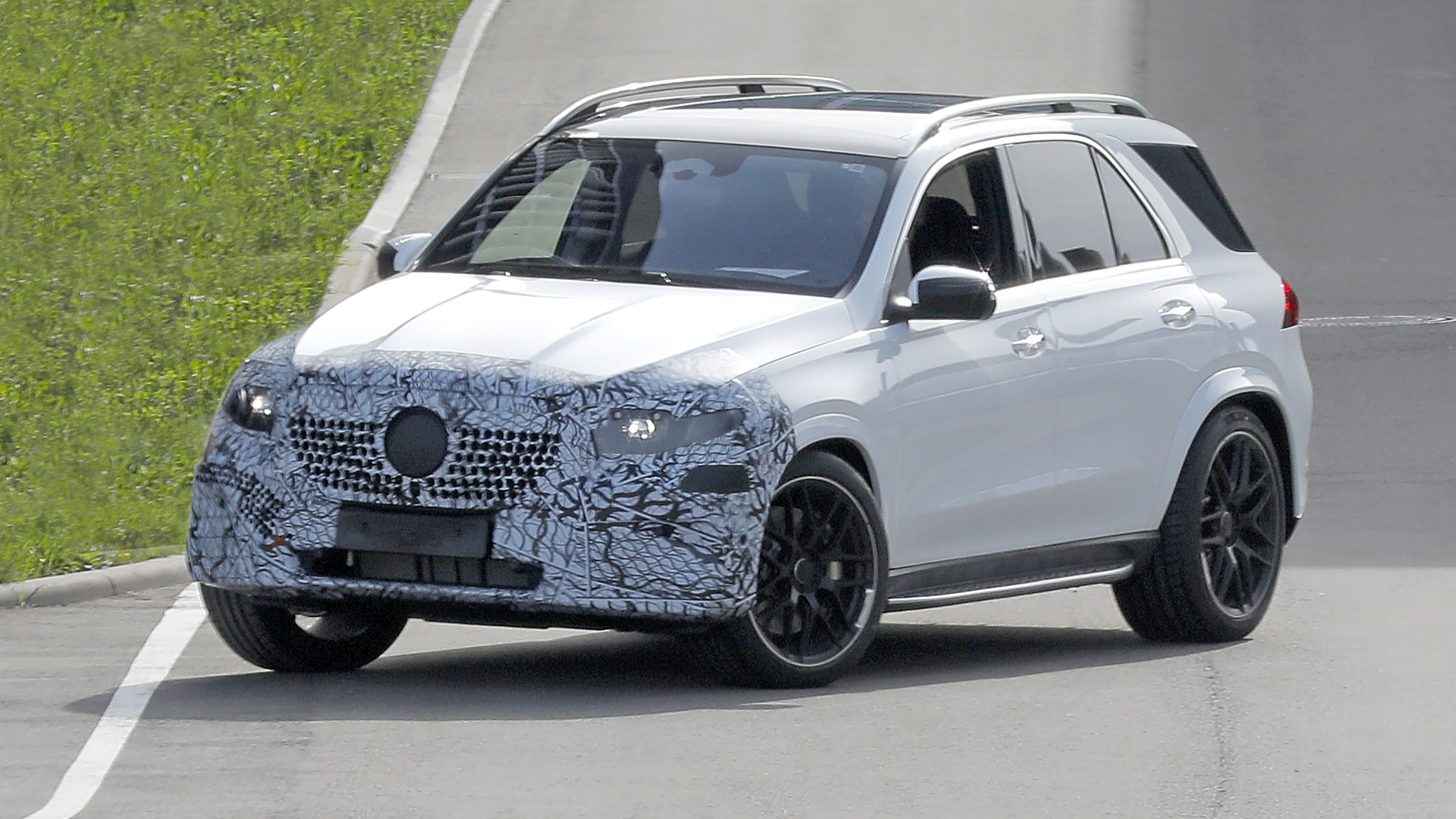2024 Mercedes GLE (camouflaged) - front cornering