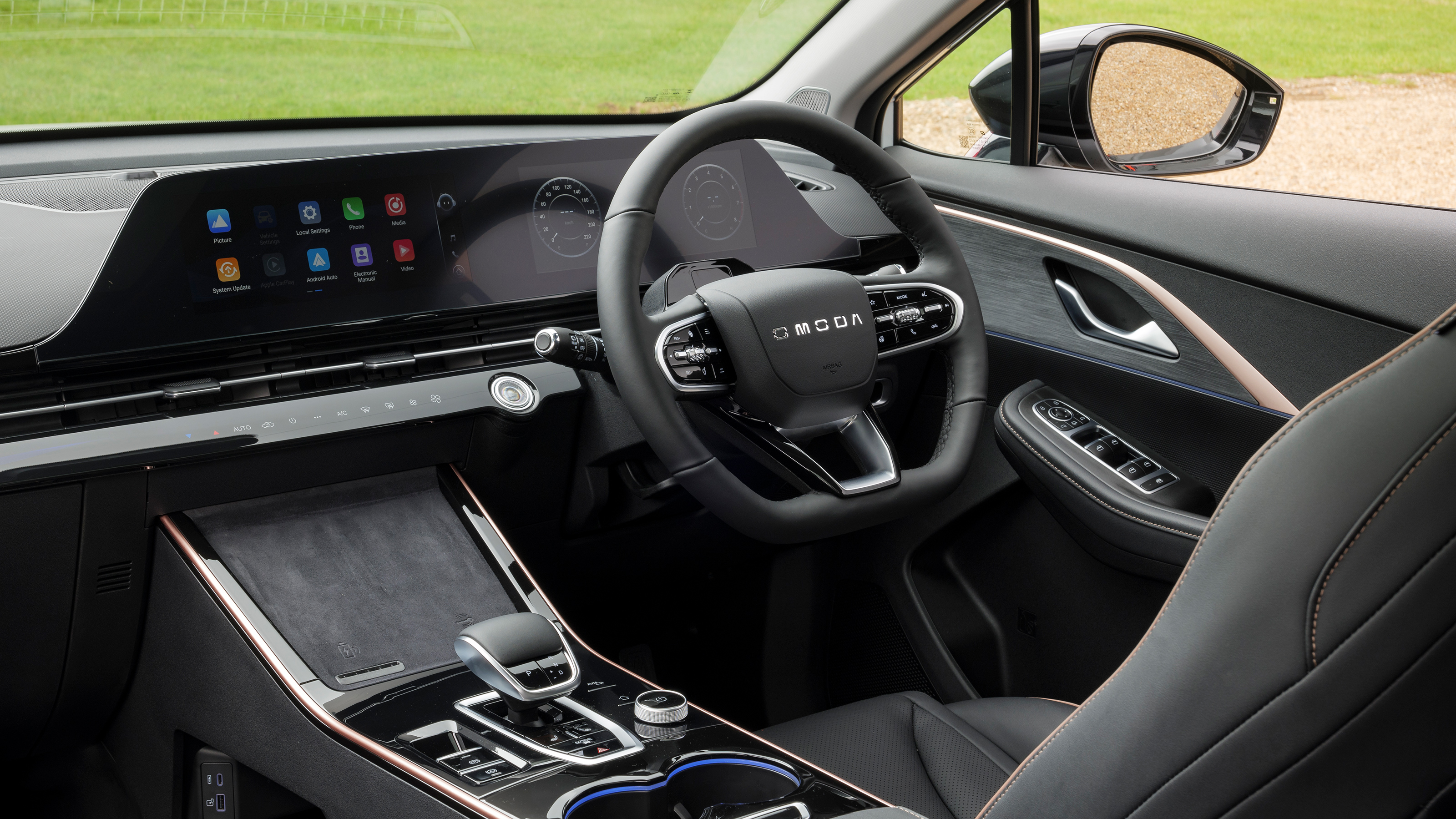 2024 Omoda 5 prototype - interior 