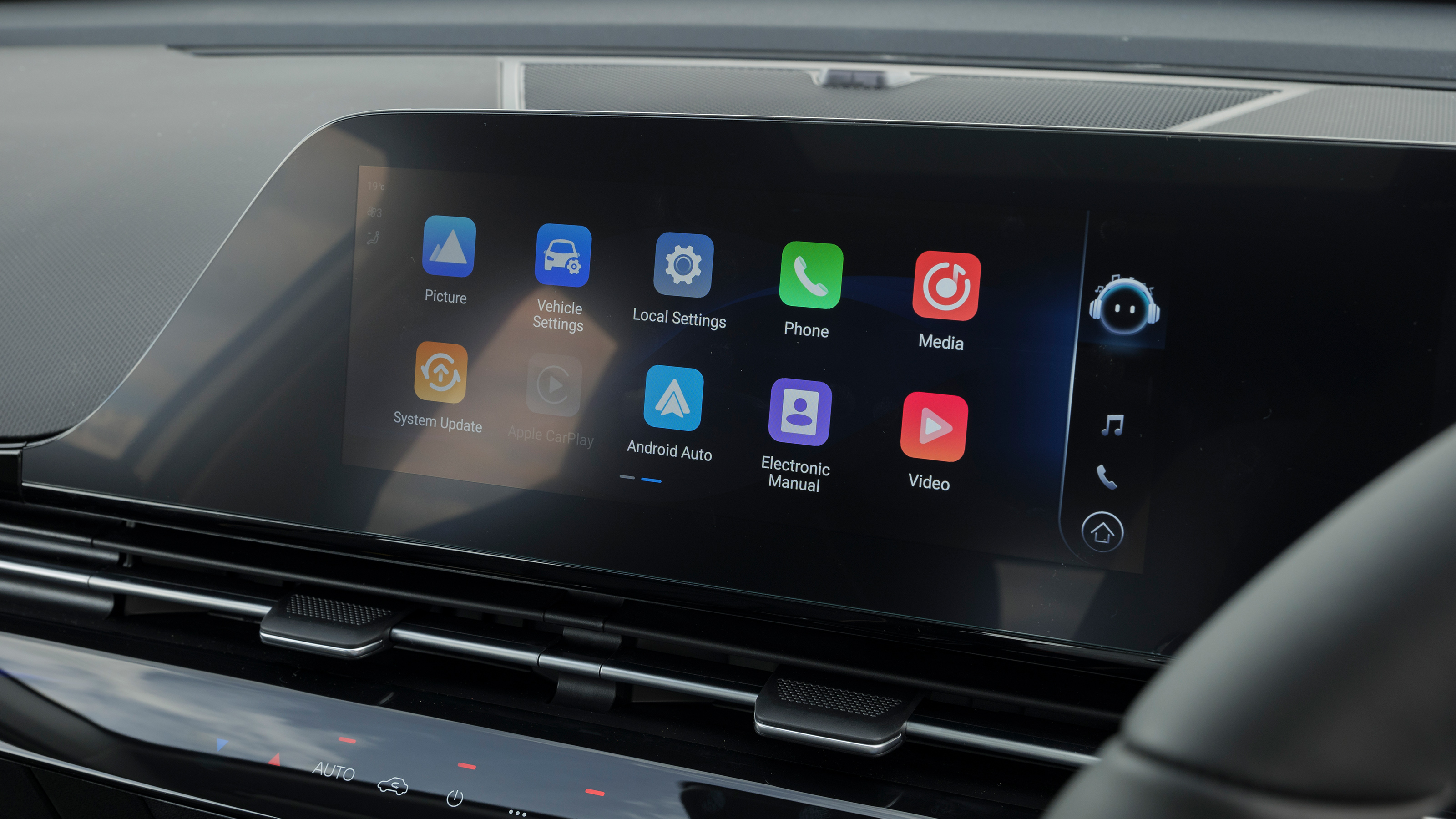 2024 Omoda 5 prototype - infotainment screen 