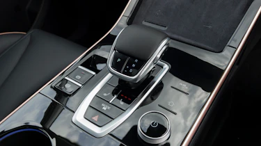 2024 Omoda 5 prototype - centre console