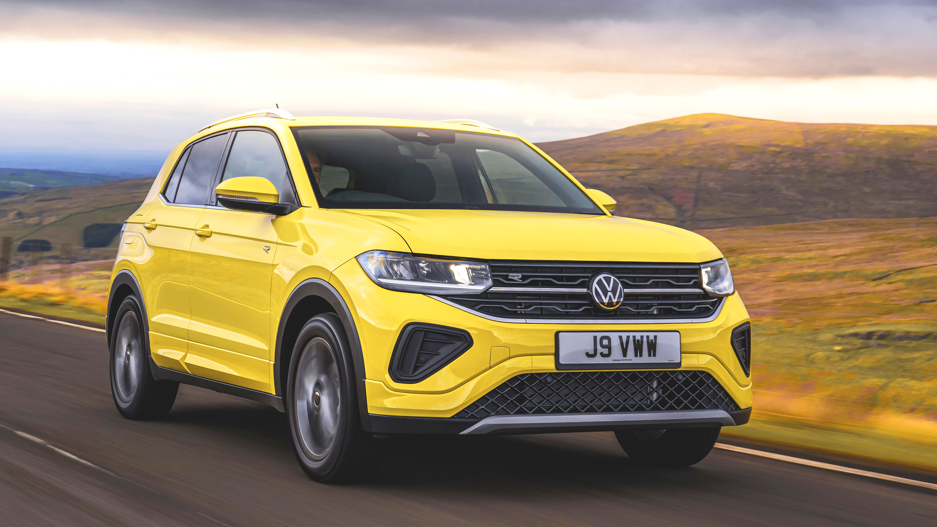 2024 Volkswagen T-Cross in R-Line trim - front tracking 