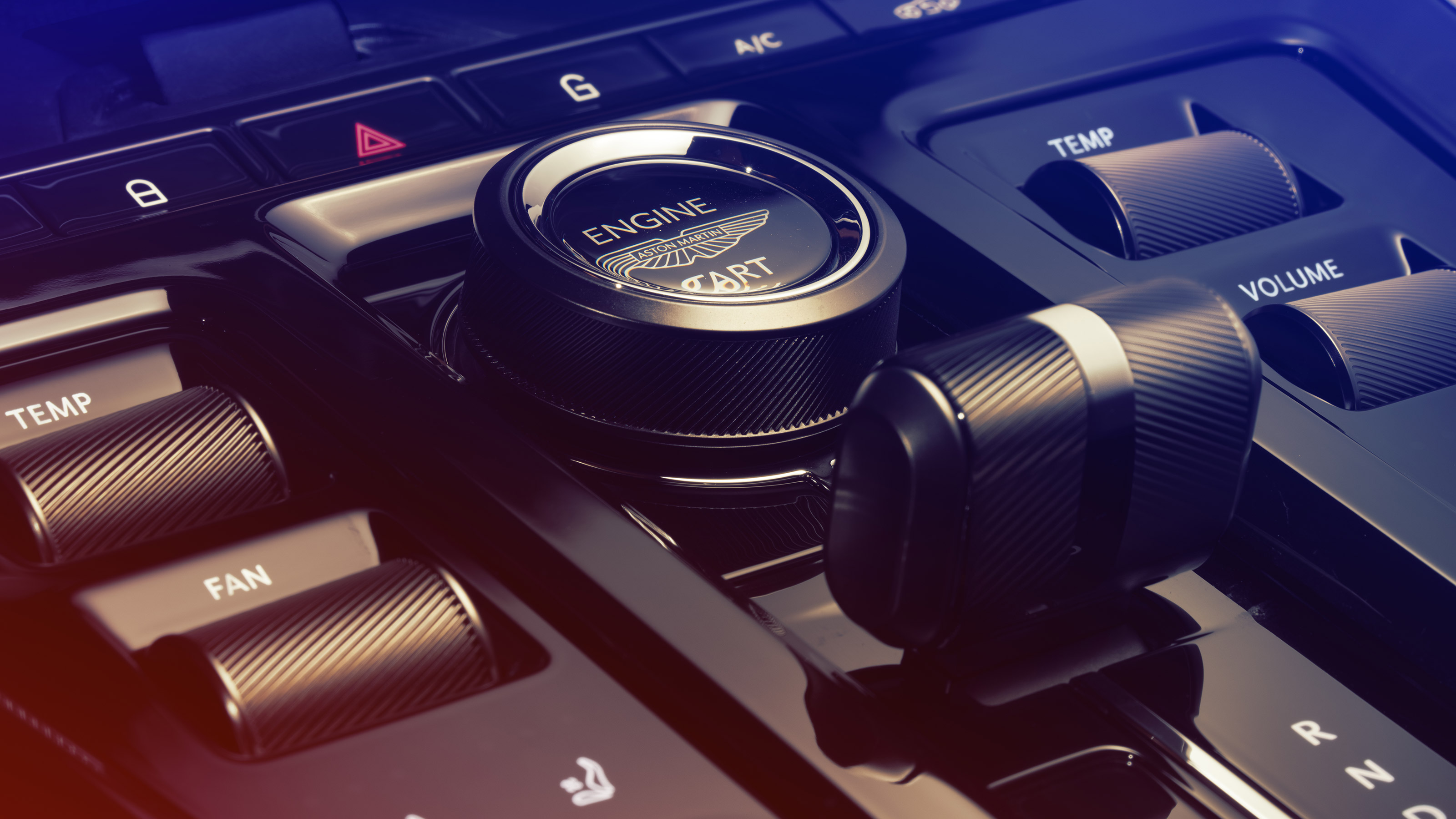 Aston Martin DBX707 - controls
