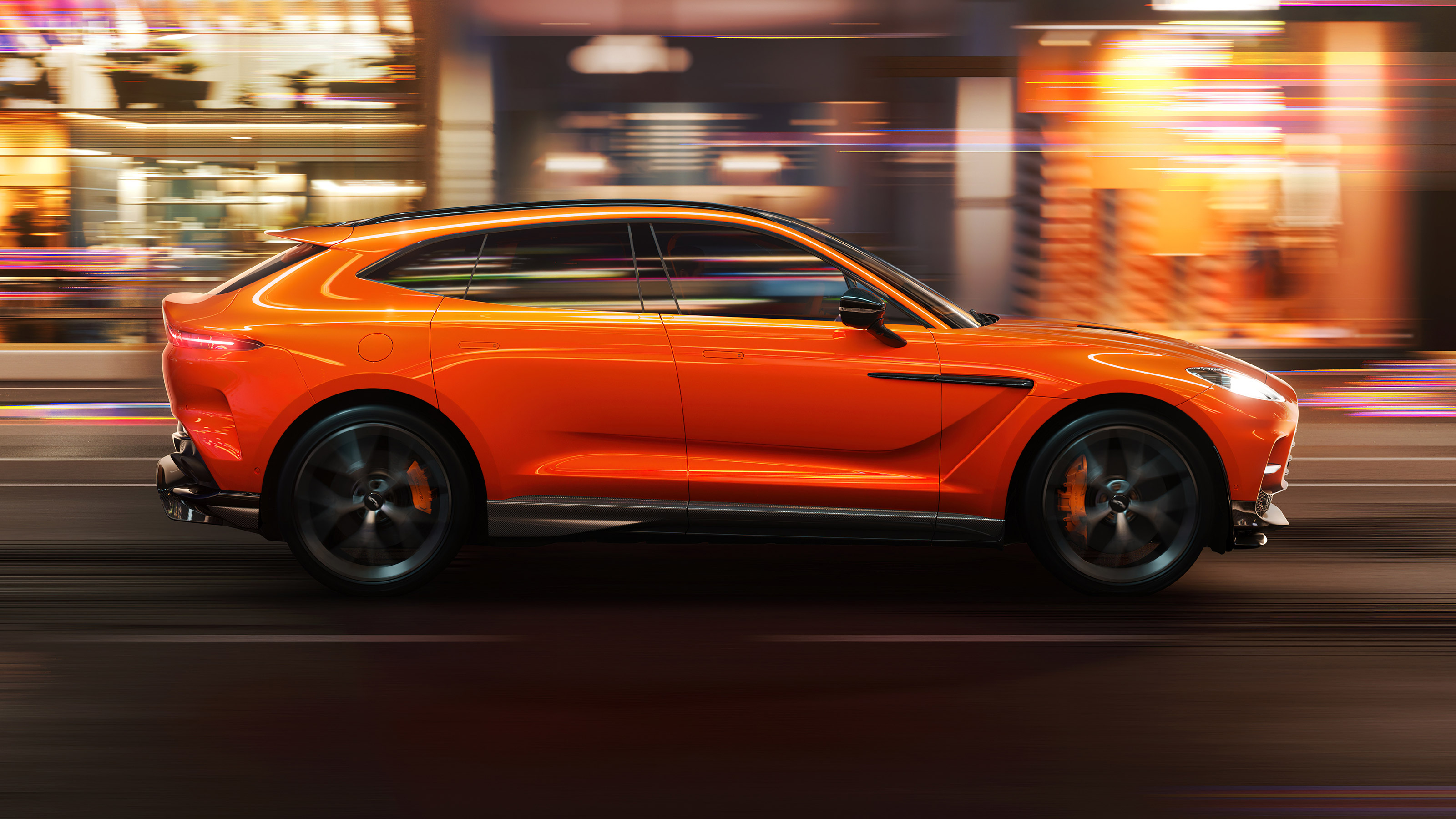 Aston Martin DBX707 - side