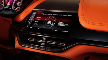 Aston Martin DBX707 - screen
