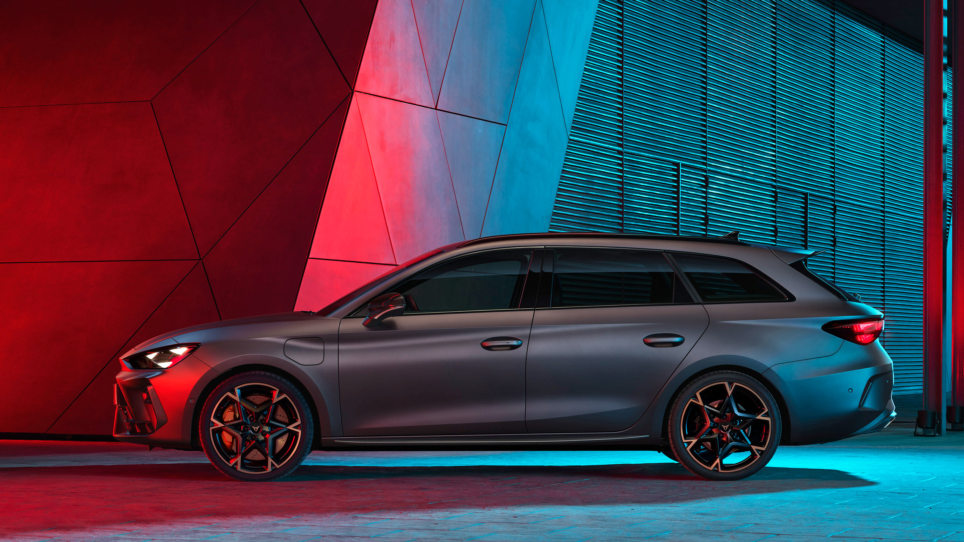Cupra Leon Estate facelift - side