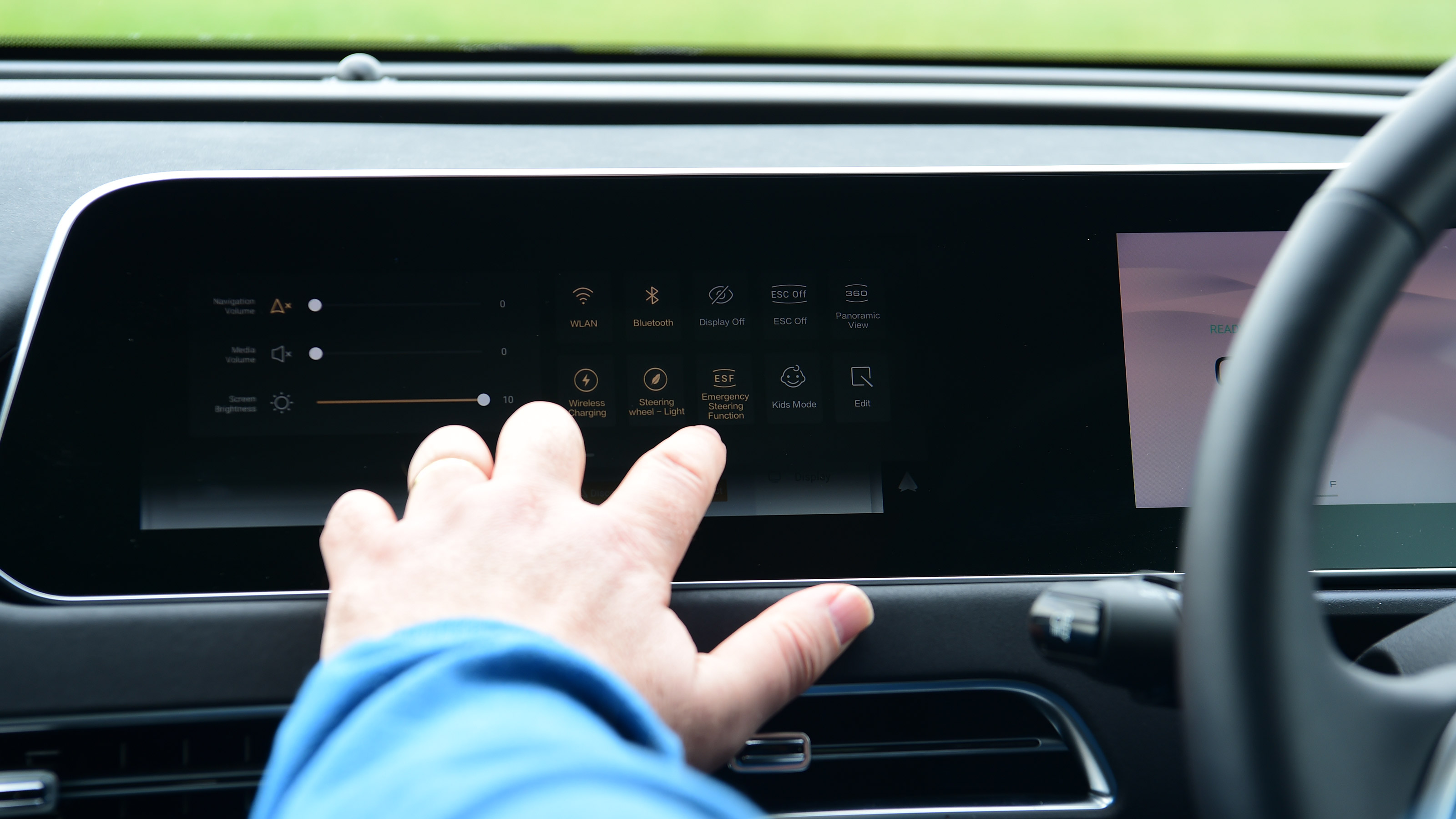 GWM Ora 03 PRO+ - touchscreen