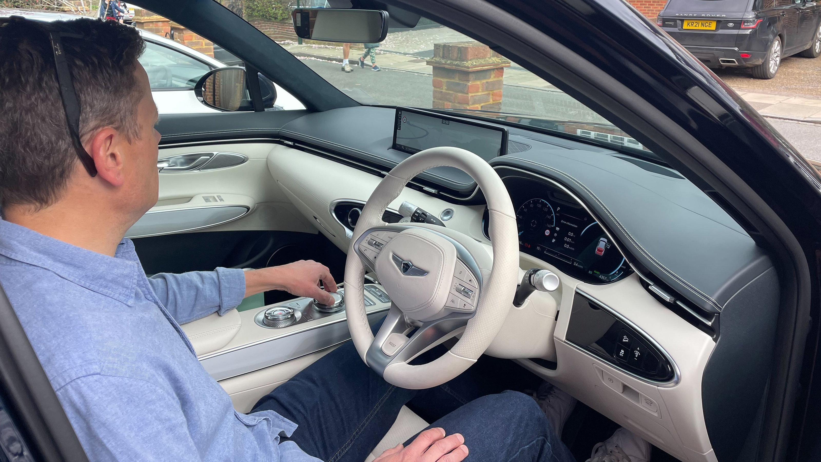 Genesis Electrified GV70 - interior