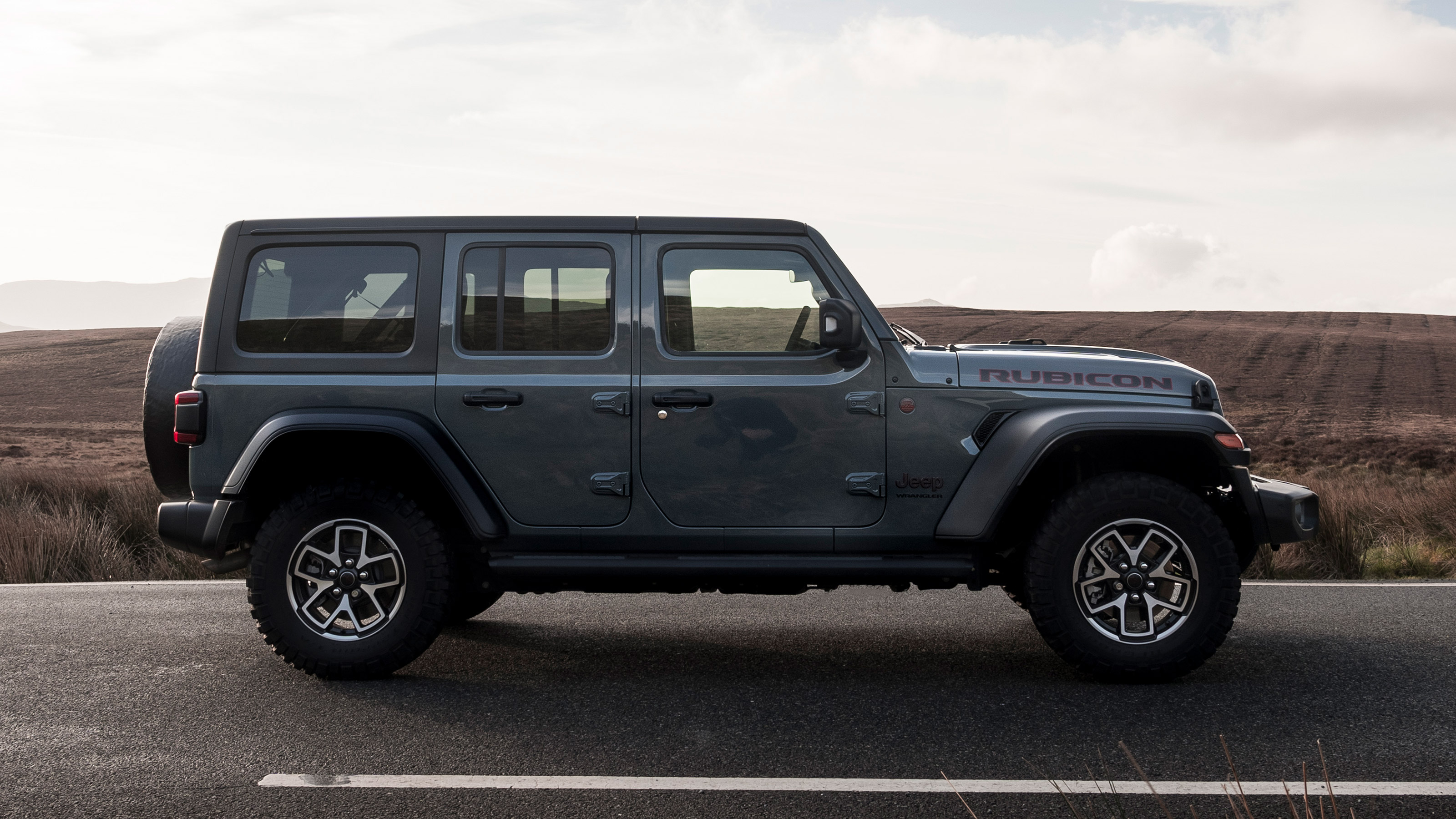 Jeep Wrangler Rubicon - side