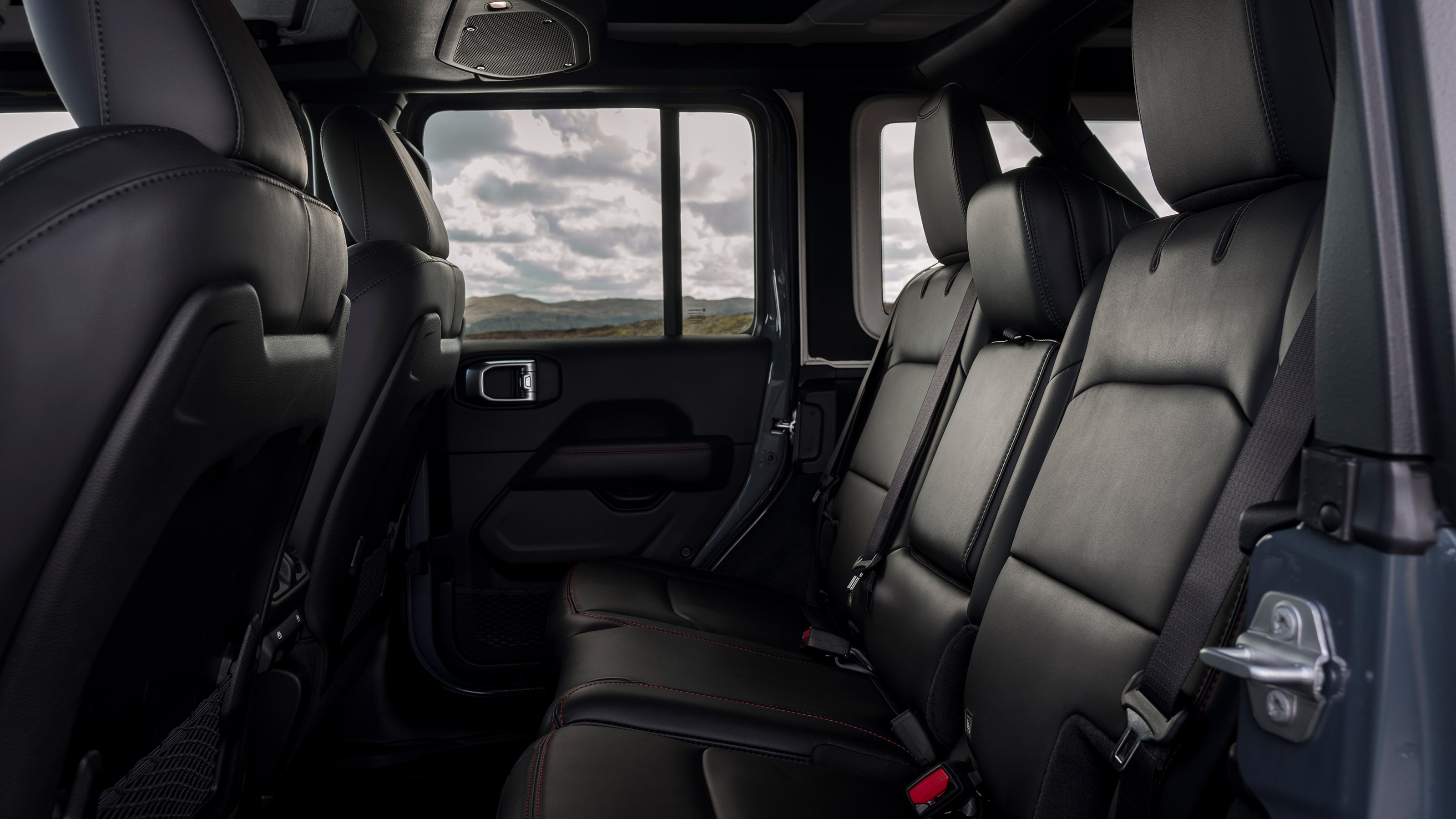 Jeep Wrangler Rubicon - rear seats