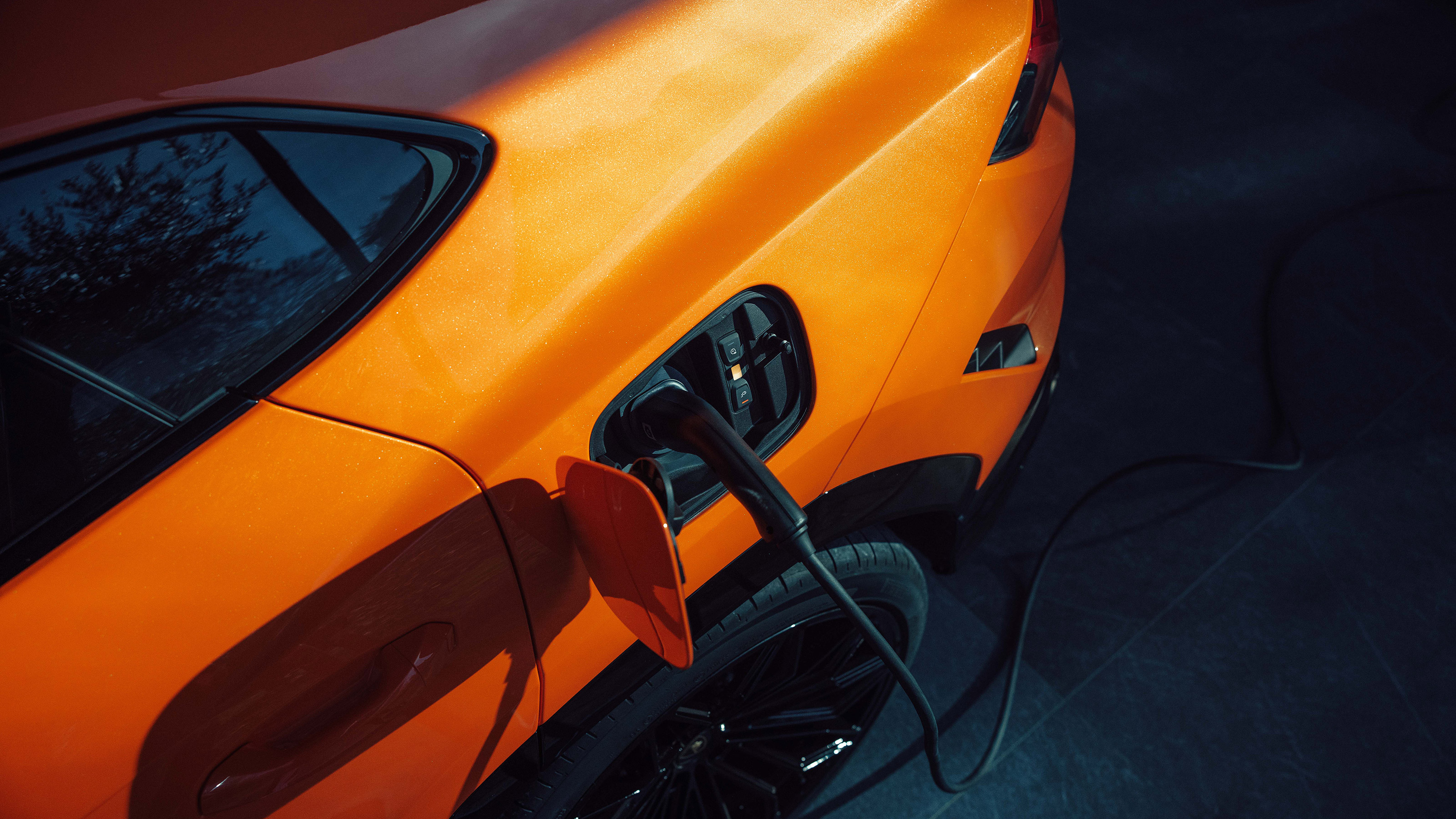 Lamborghini Urus SE - studio chagring