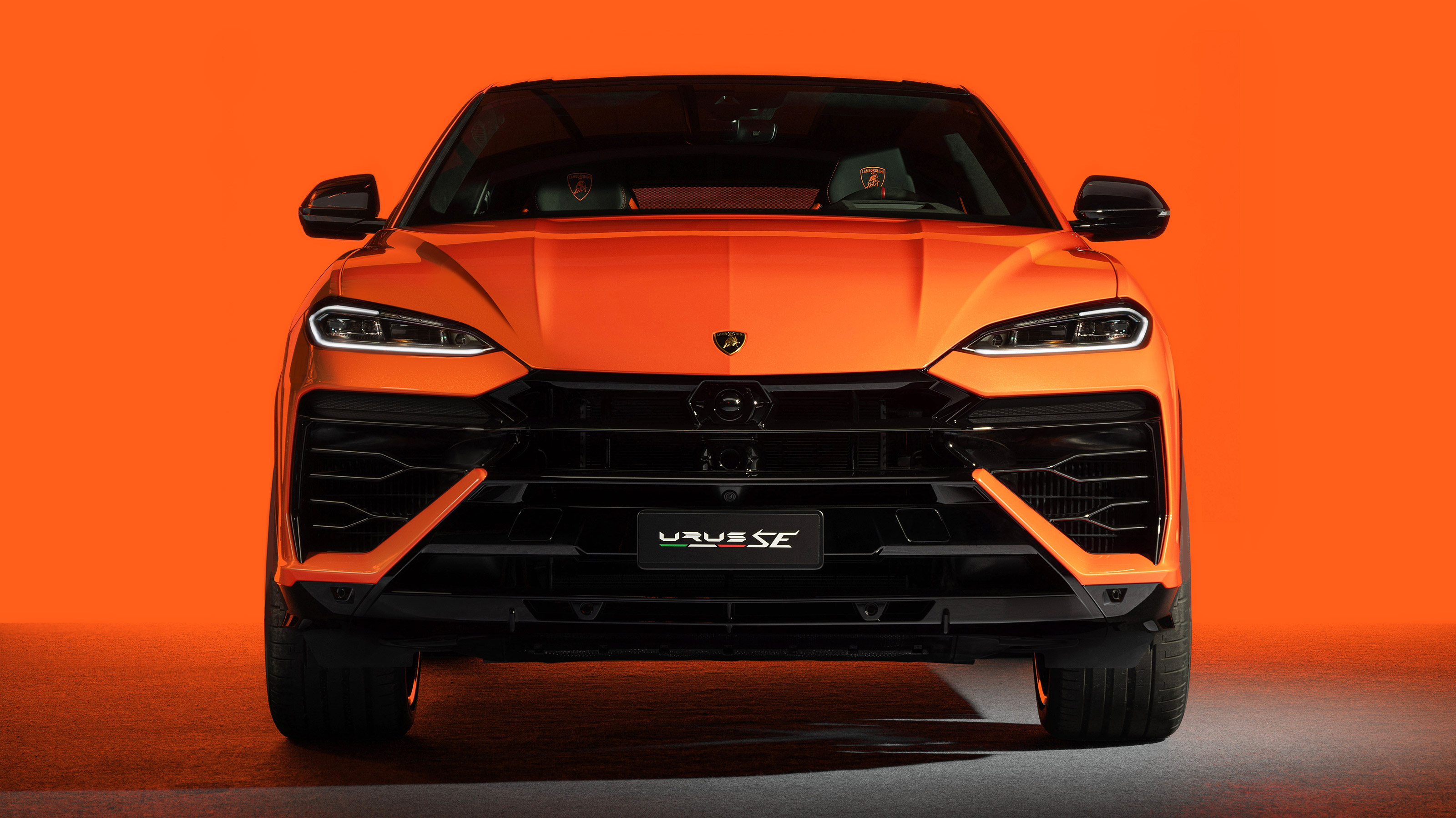 Lamborghini Urus SE - studio full front