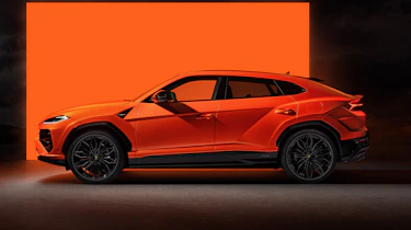 Lamborghini Urus SE - studio side