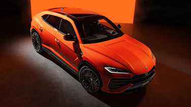 Lamborghini Urus SE - studio above