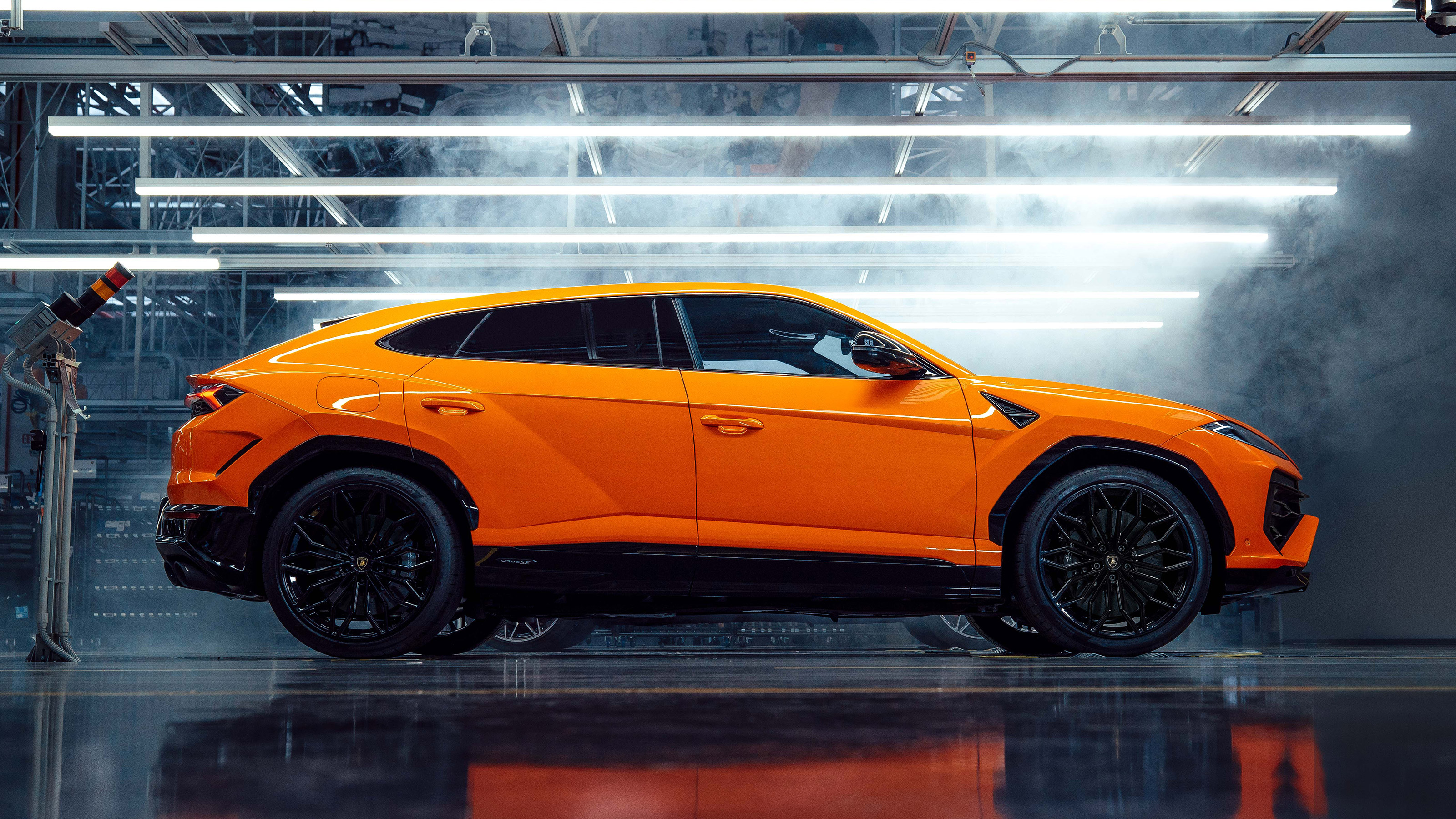 Lamborghini Urus SE - side static