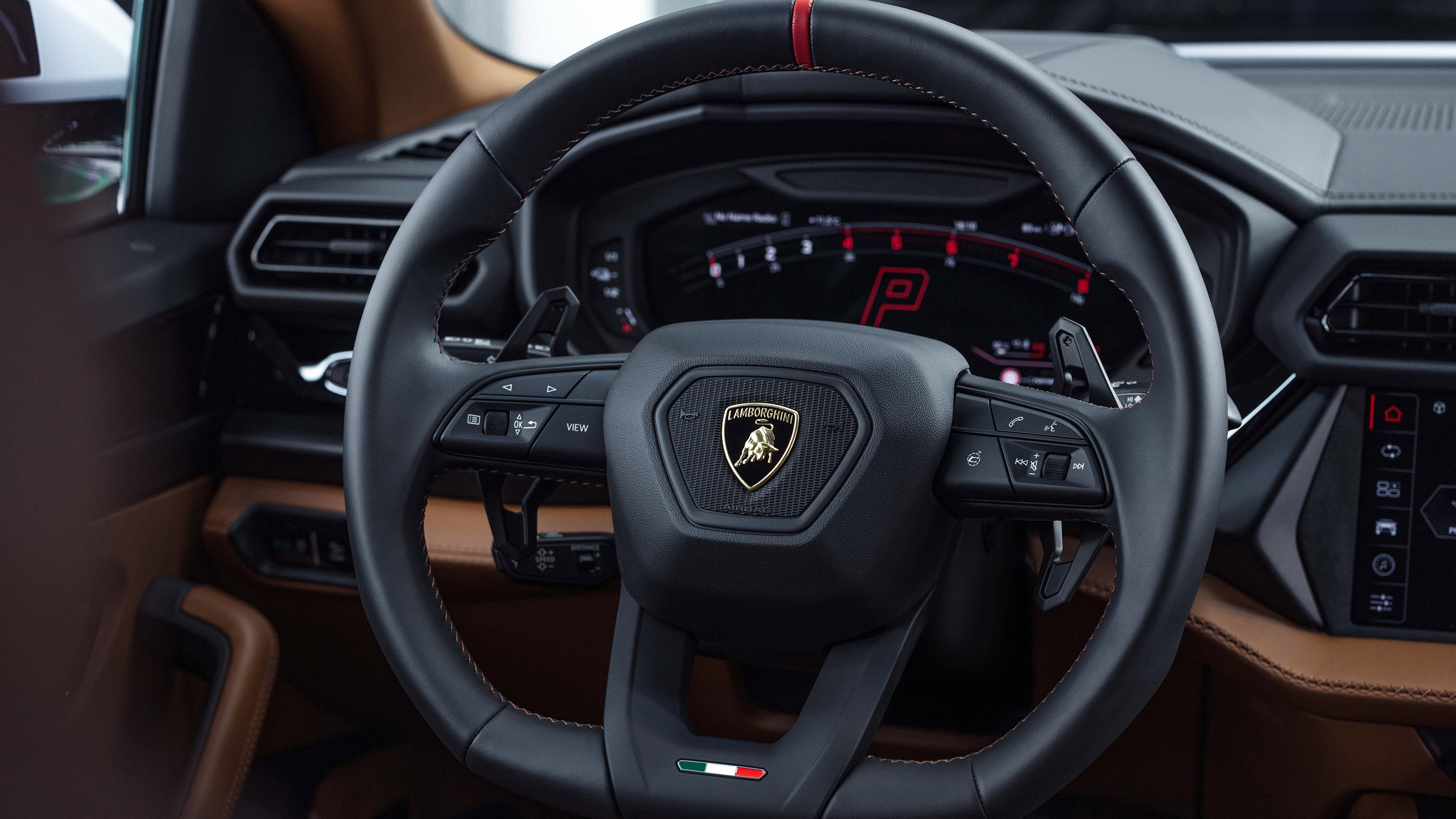 Lamborghini Urus SE - steering wheel