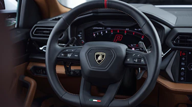 Lamborghini Urus SE - steering wheel