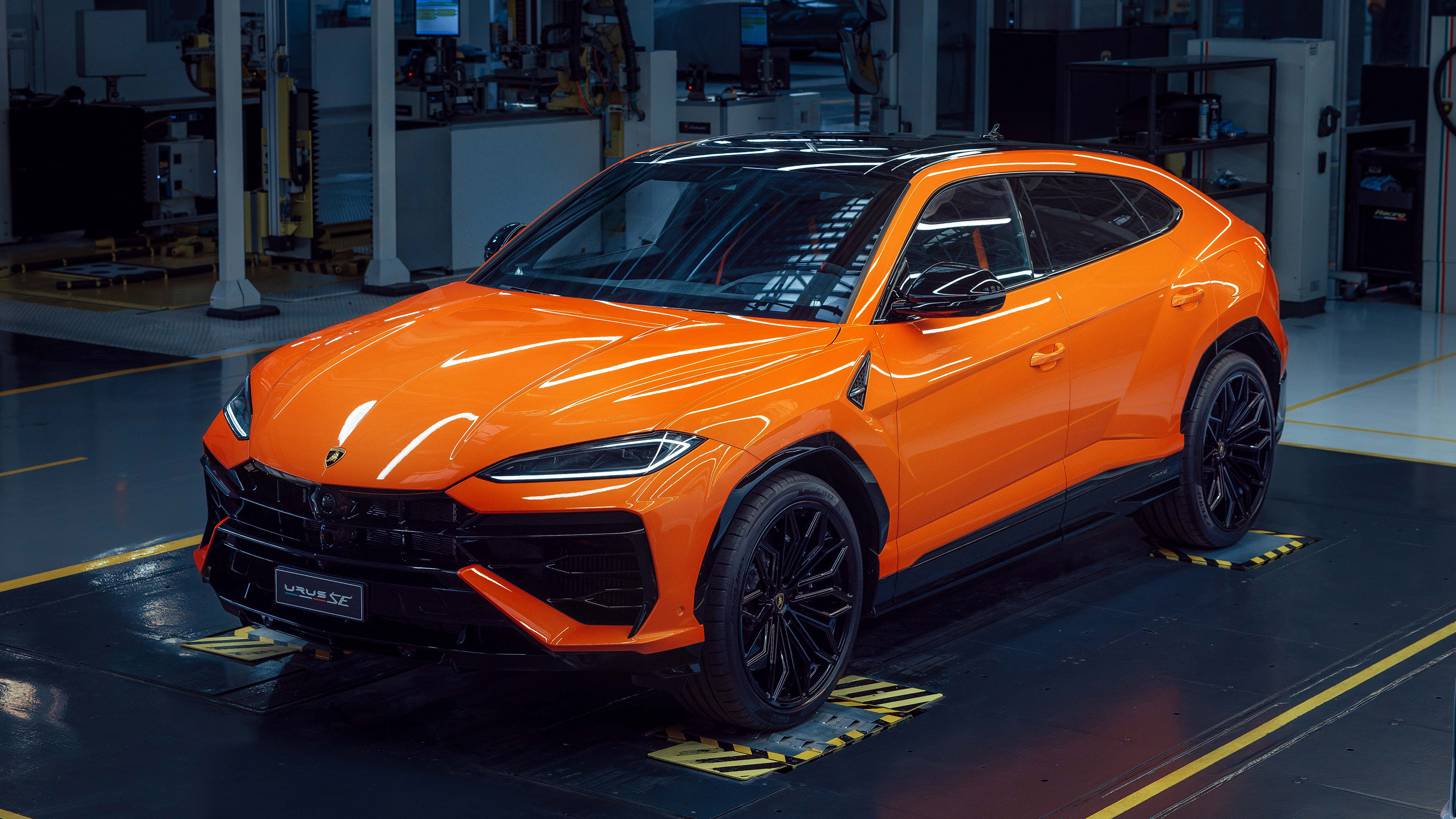 Lamborghini Urus SE - front static
