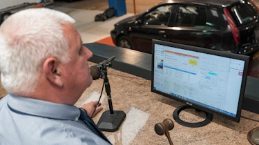 Letchworth Car Auction - auctioneer